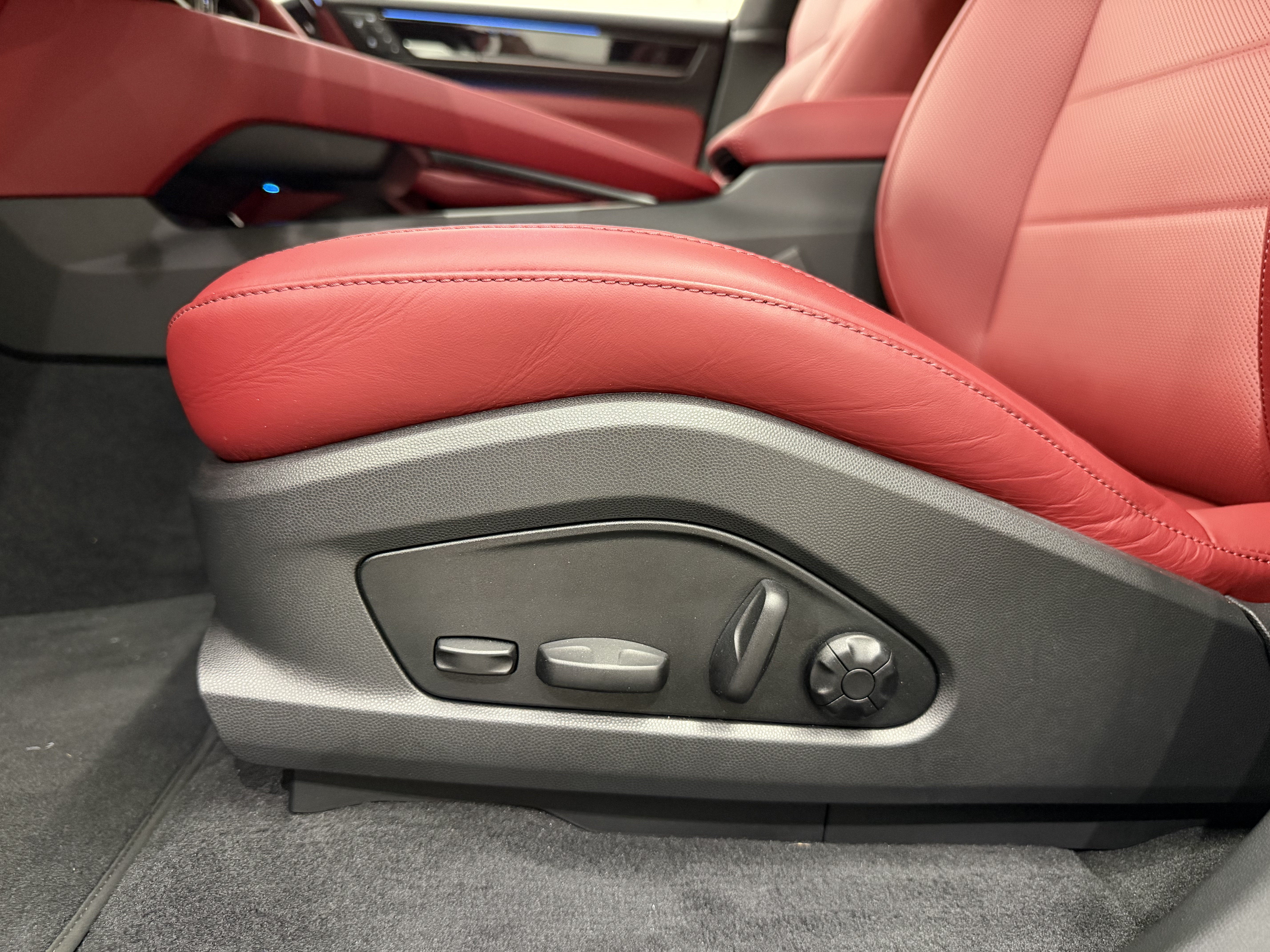 2025 Porsche Macan Electric 4S