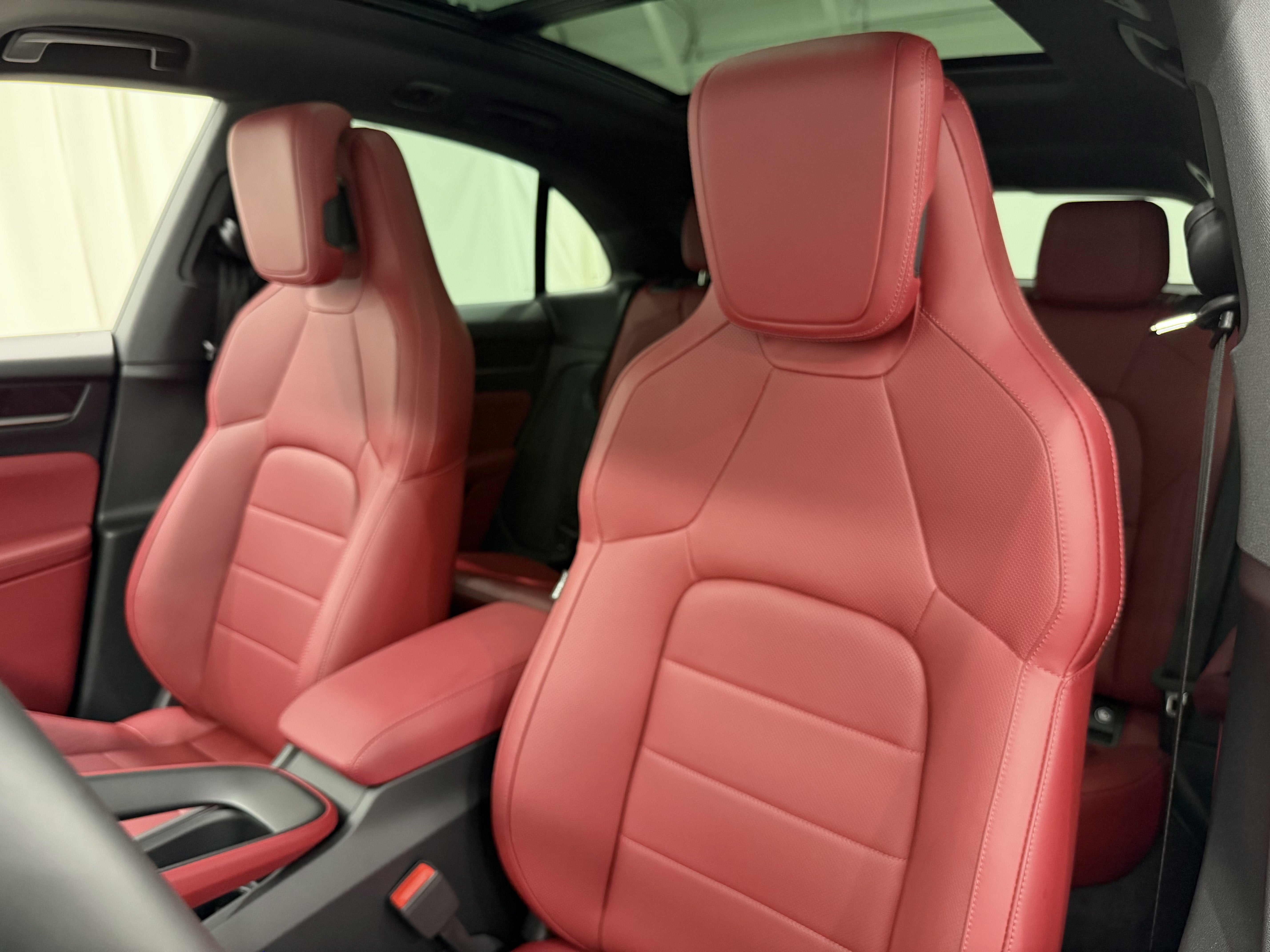2025 Porsche Macan Electric 4S