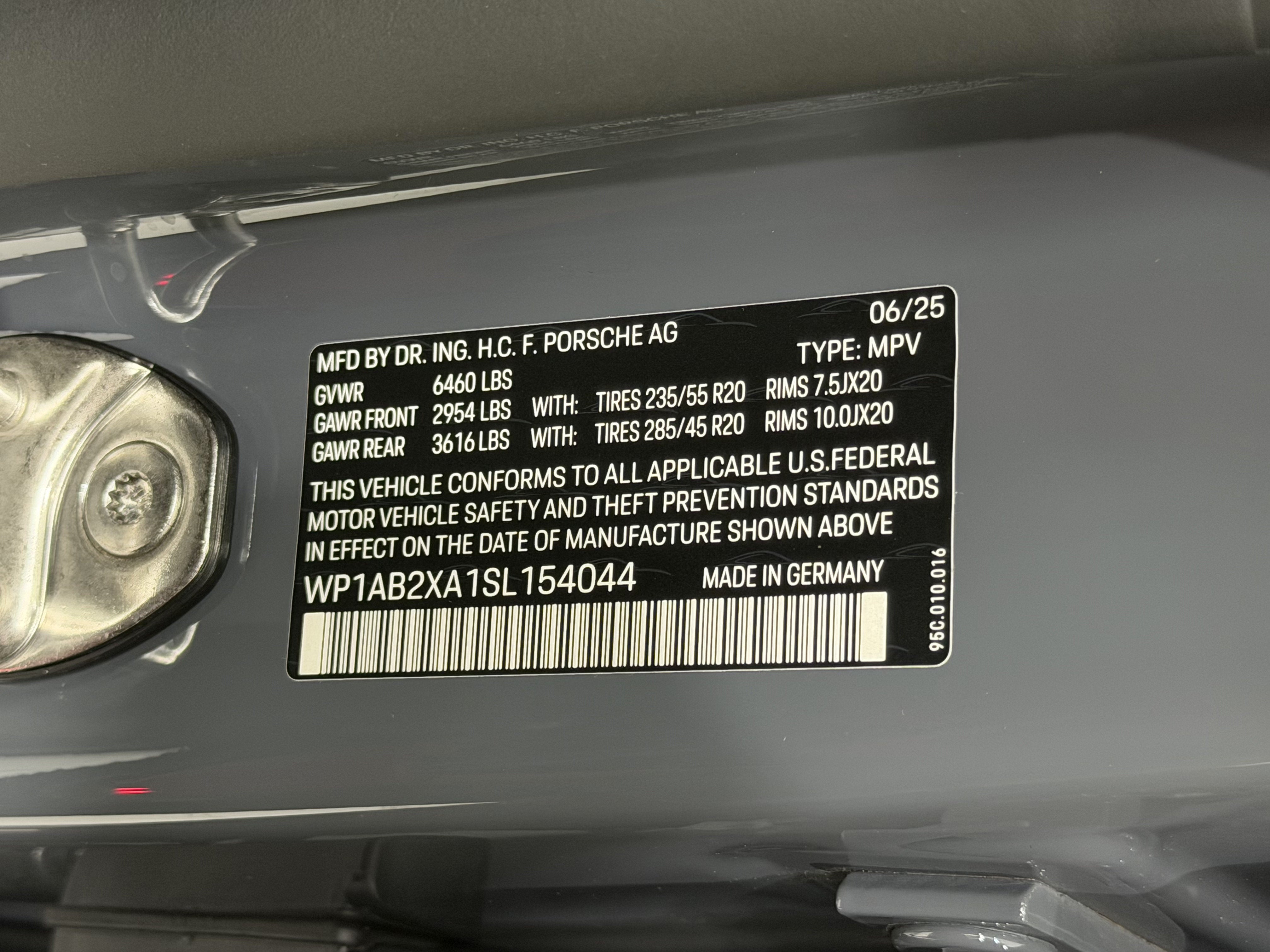 2025 Porsche Macan Electric 4S