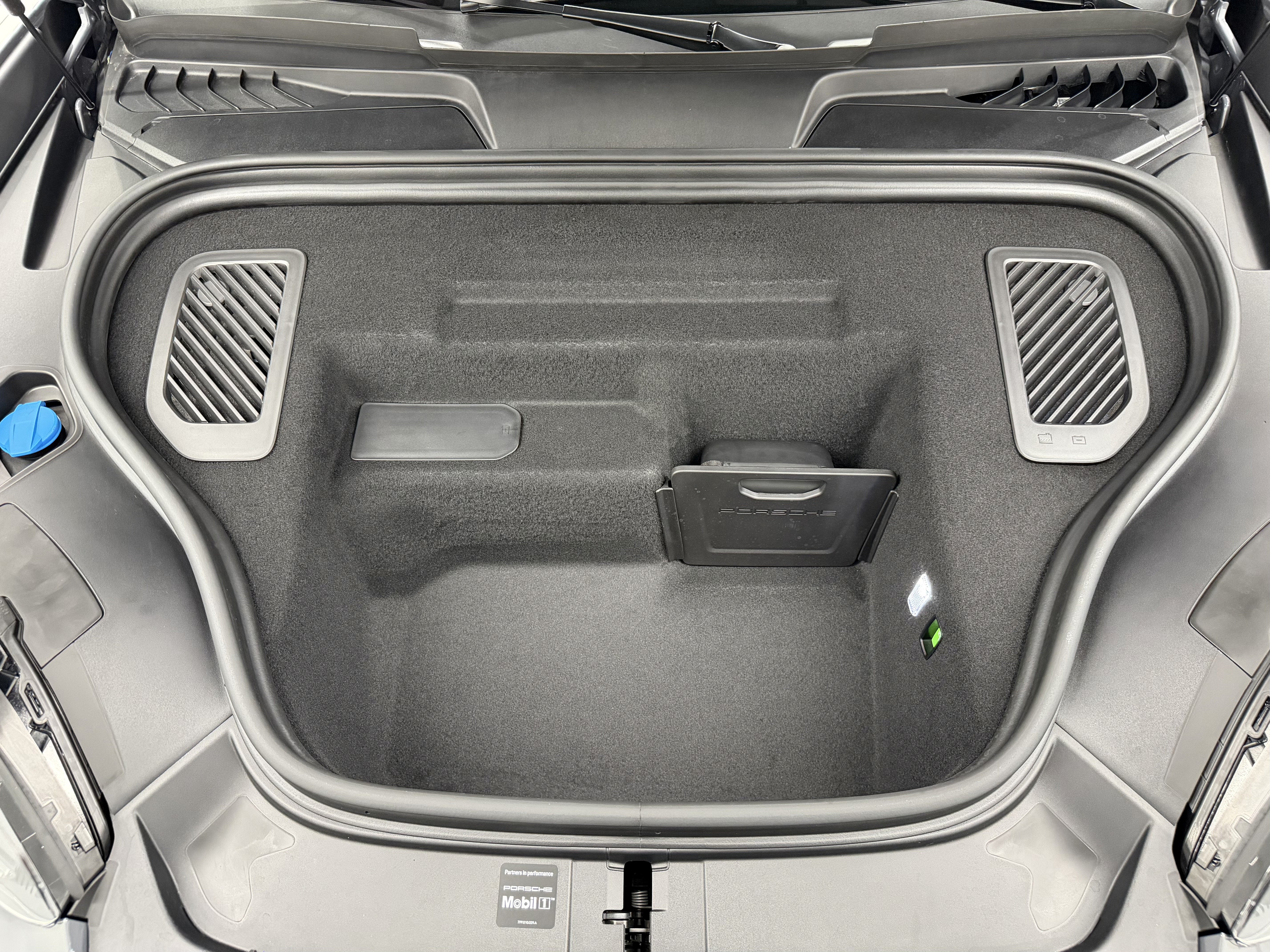 2025 Porsche Macan Electric 4S