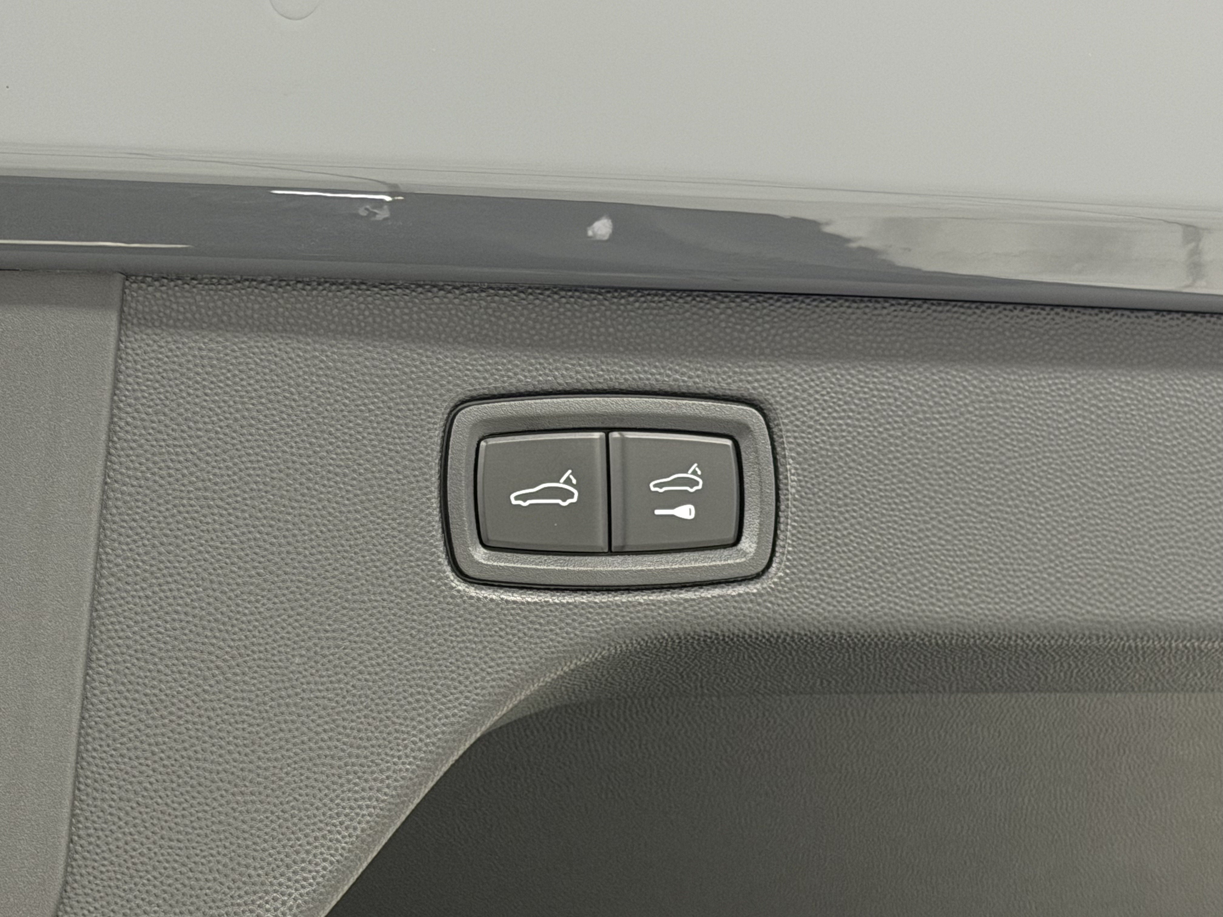 2025 Porsche Macan Electric 4S