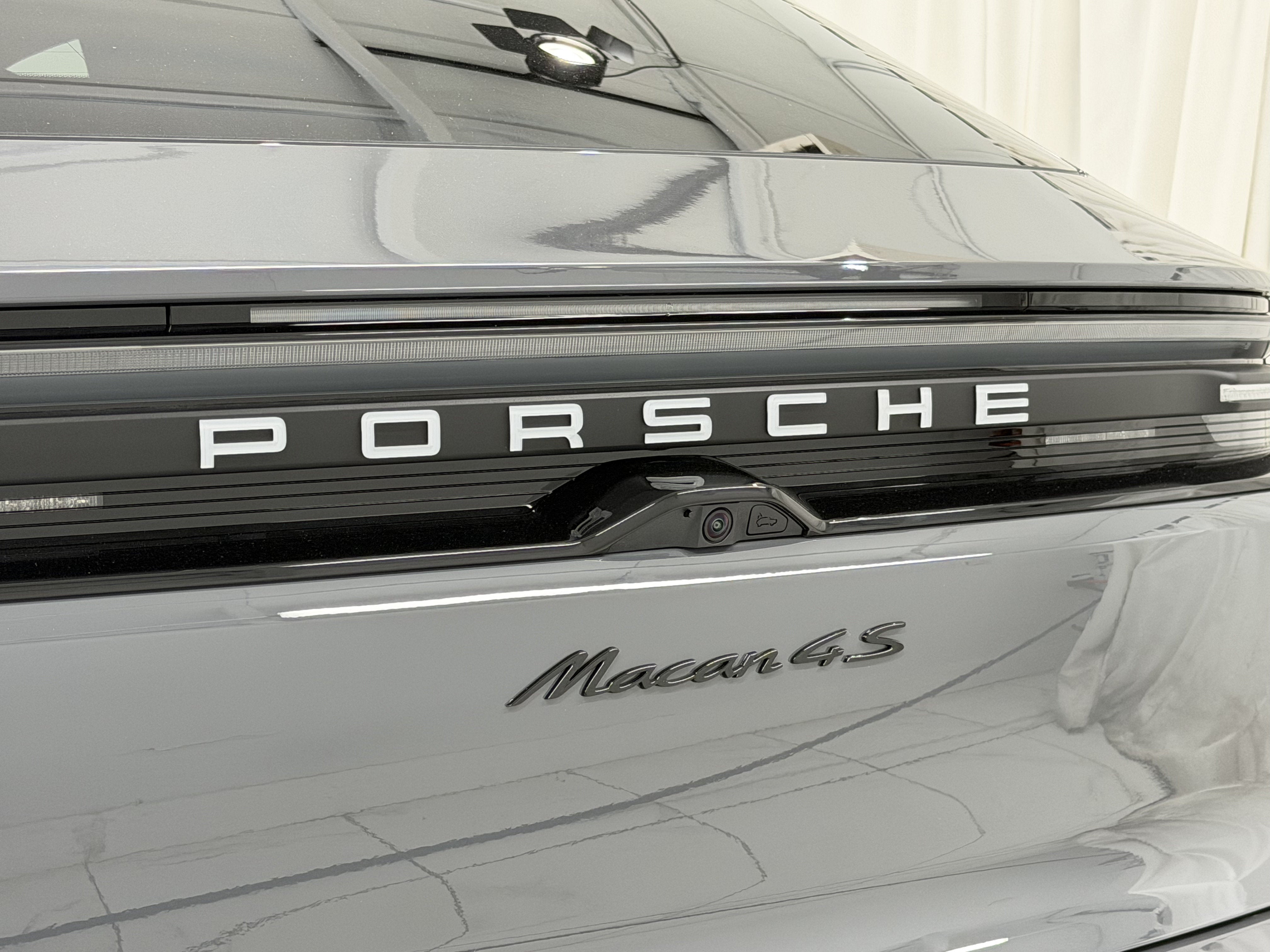 2025 Porsche Macan Electric 4S