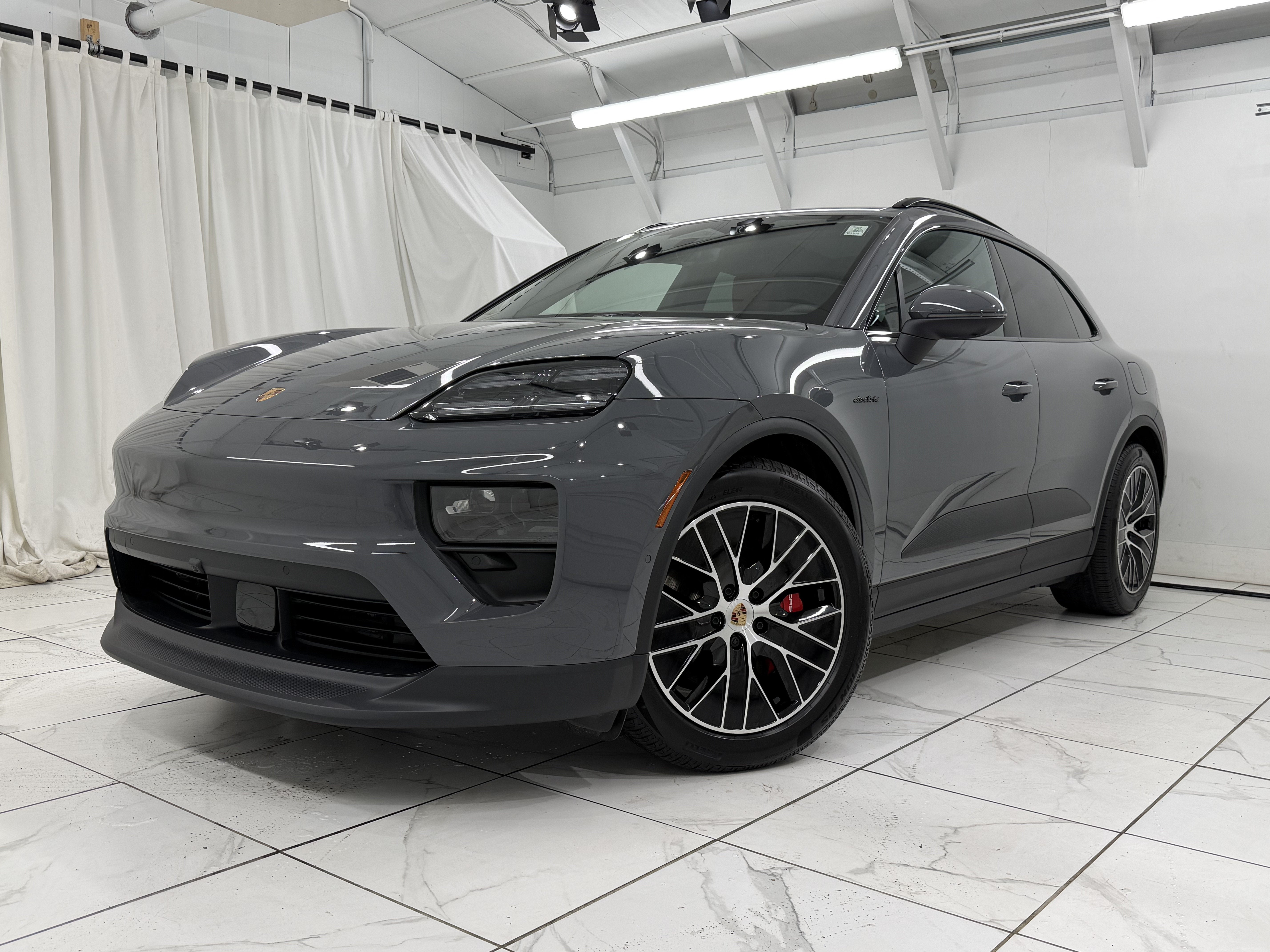 2025 Porsche Macan Electric 4S