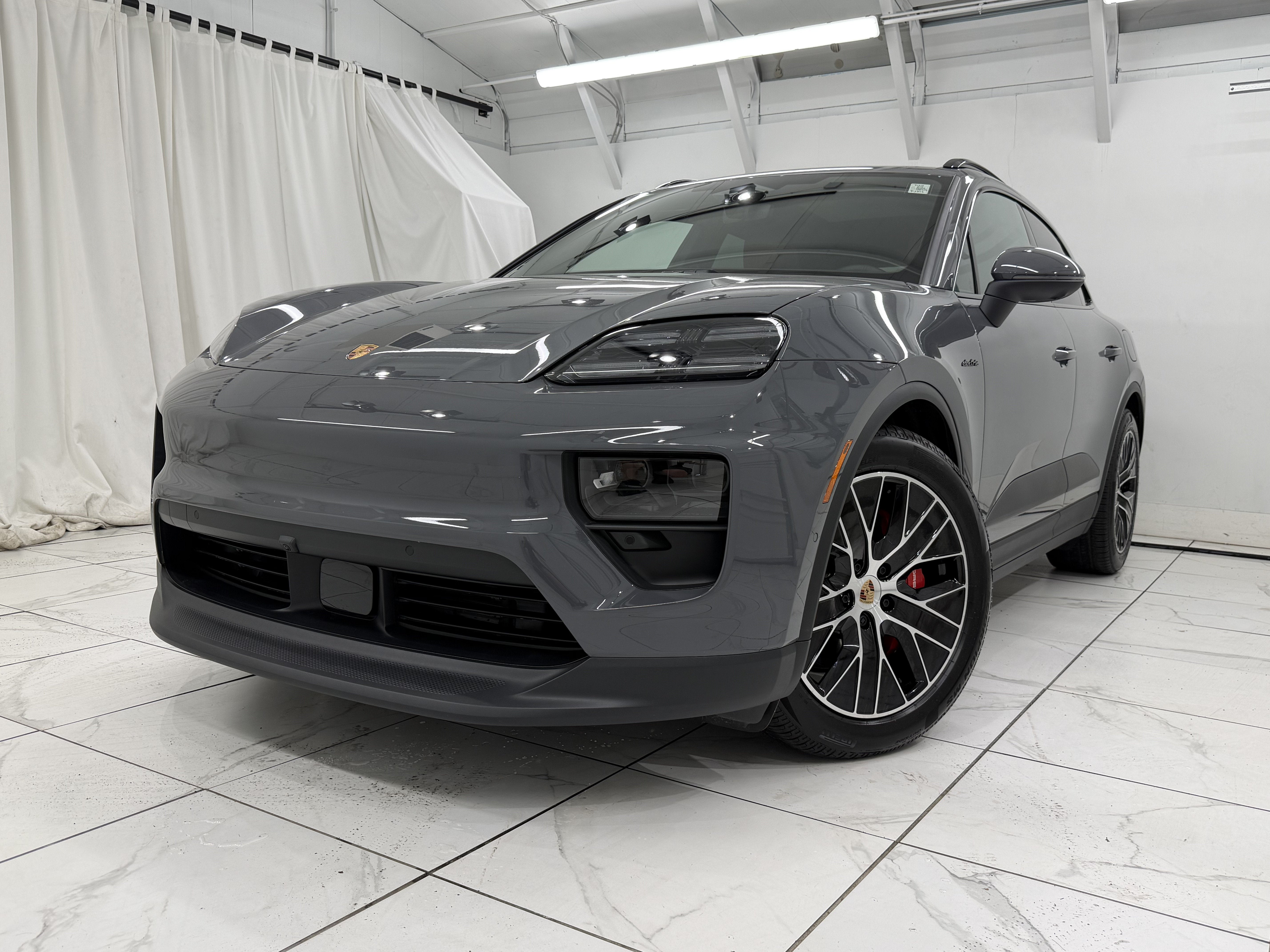 2025 Porsche Macan Electric 4S