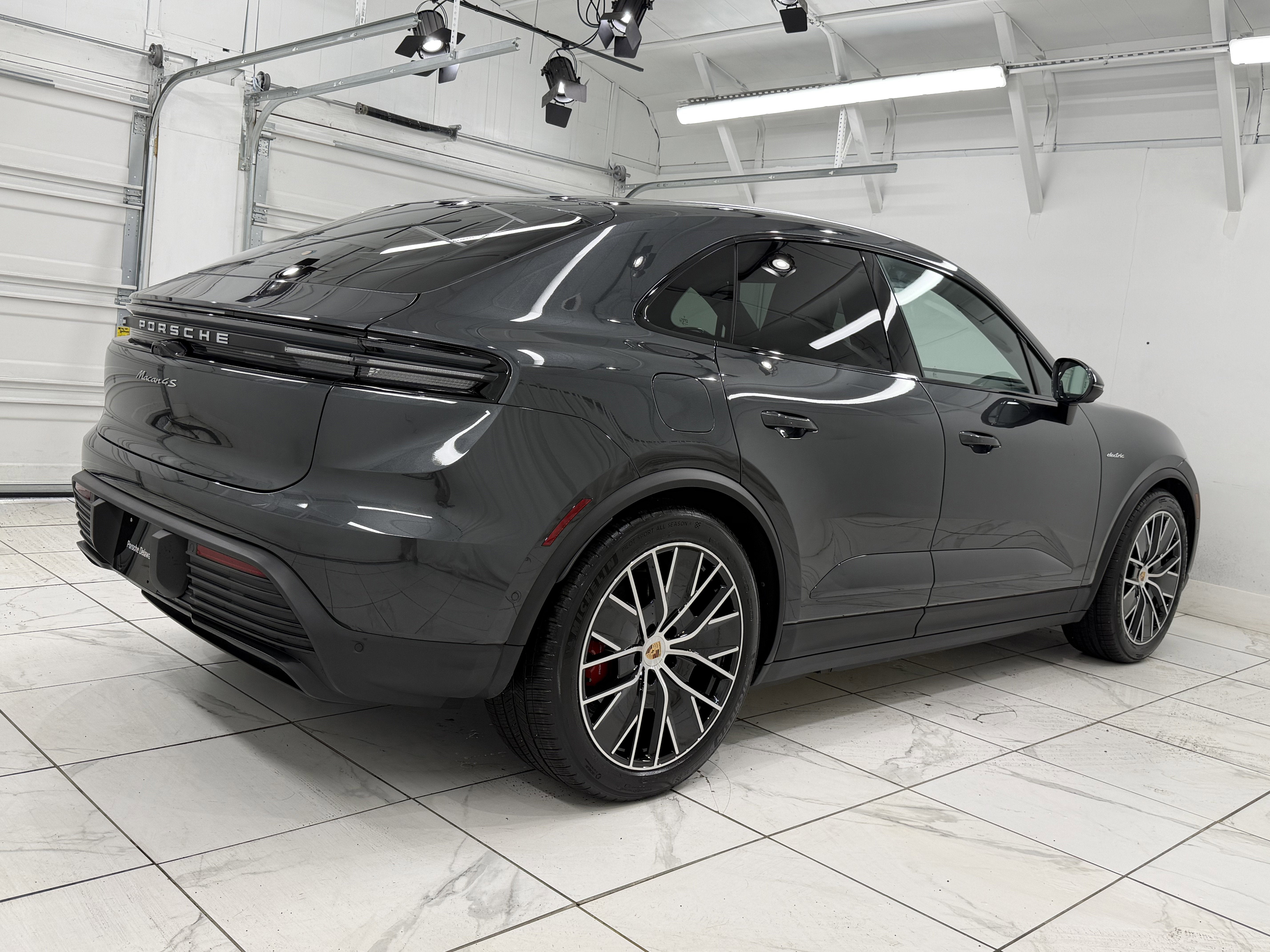 2025 Porsche Macan Electric 4S