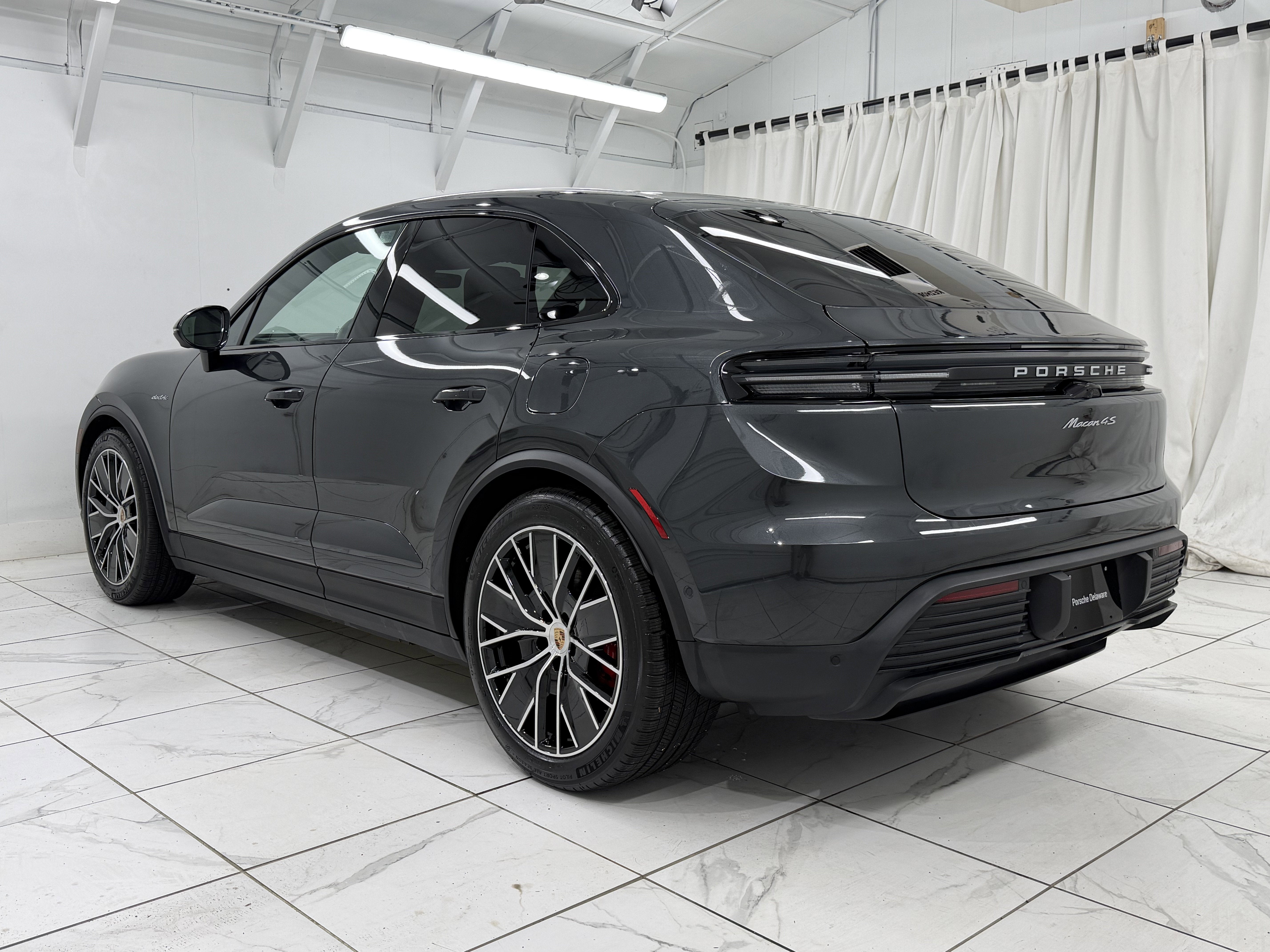 2025 Porsche Macan Electric 4S