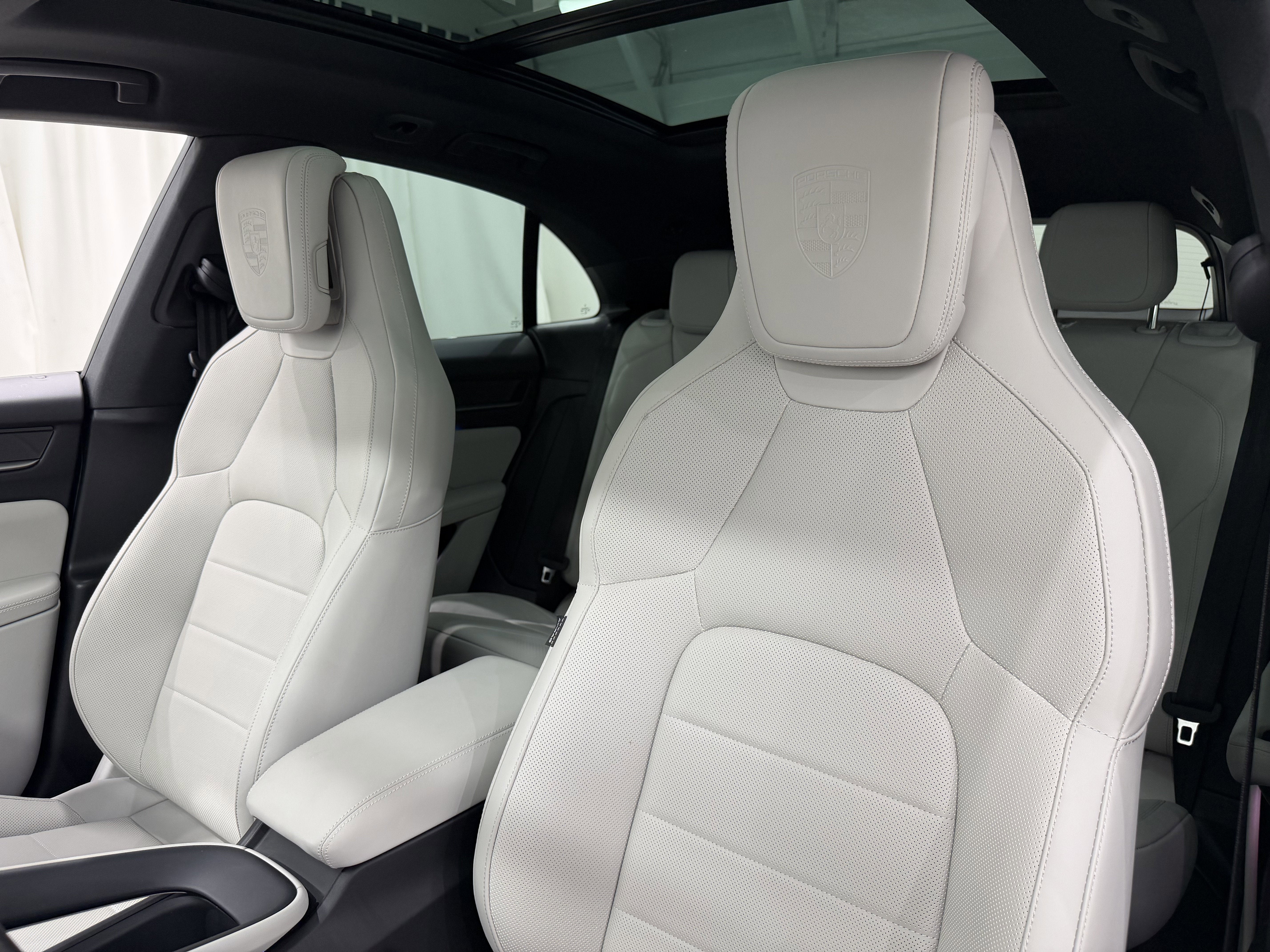 2025 Porsche Macan Electric 4S