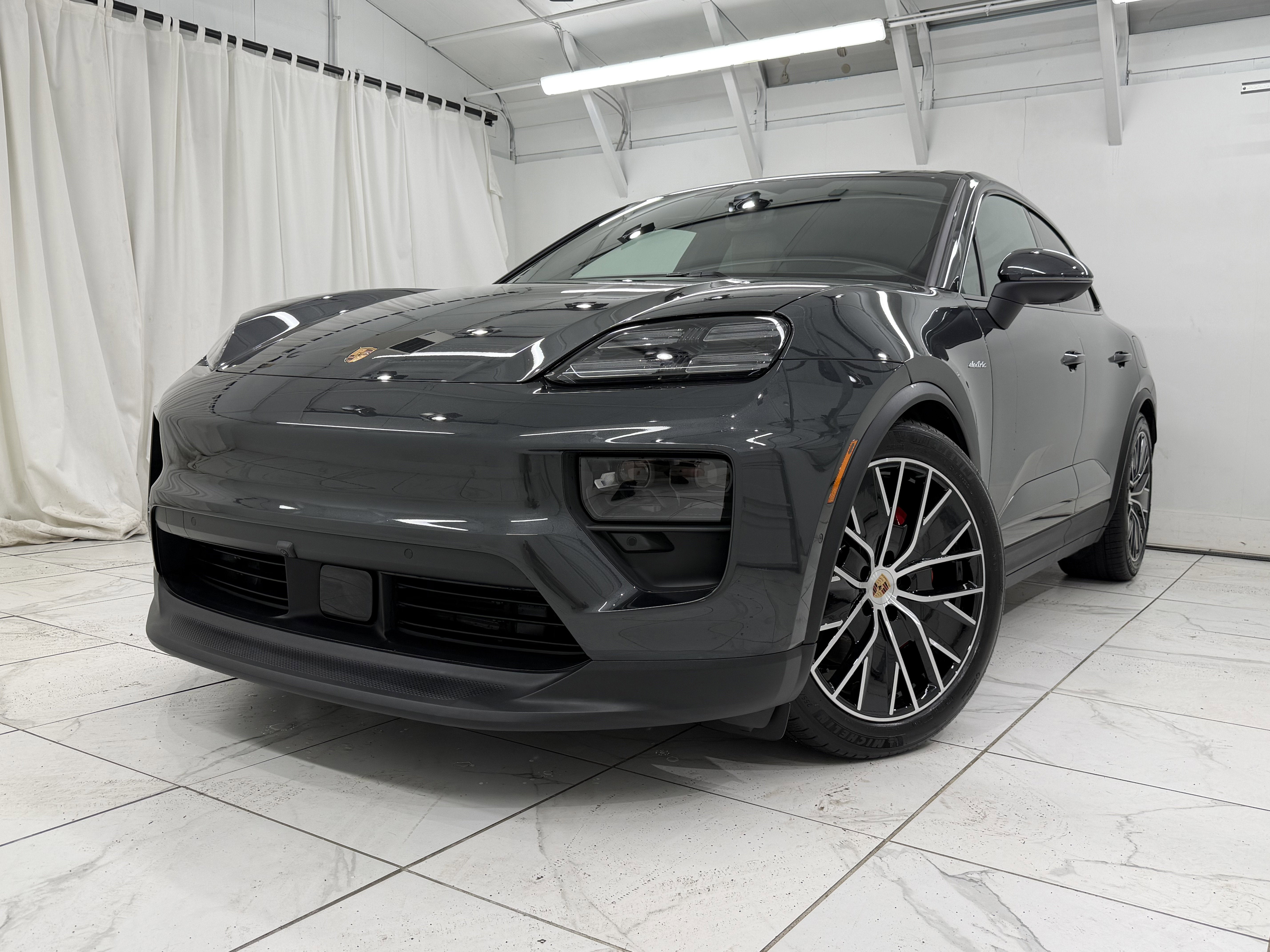 2025 Porsche Macan Electric 4S