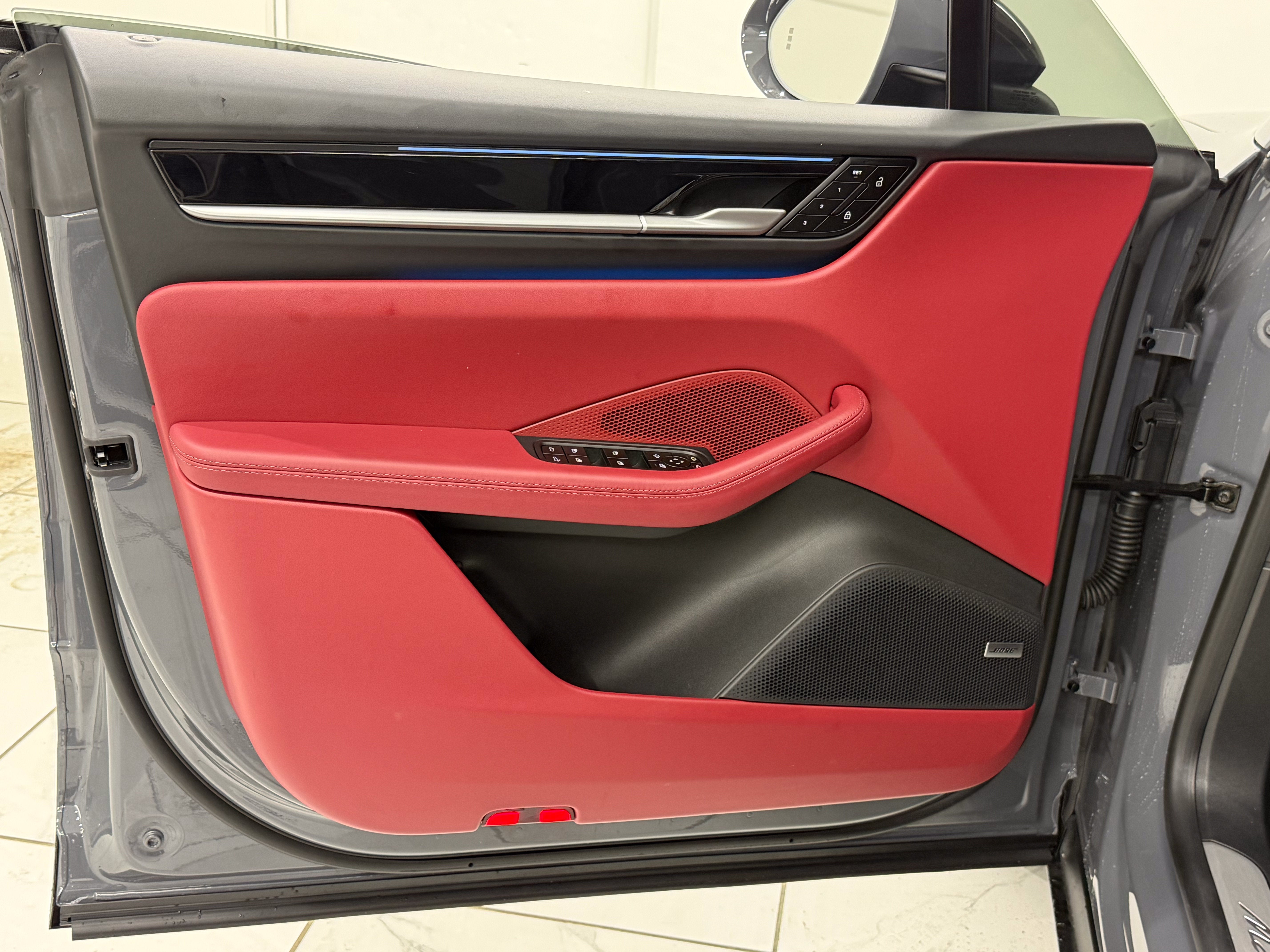 2025 Porsche Macan Electric 4S
