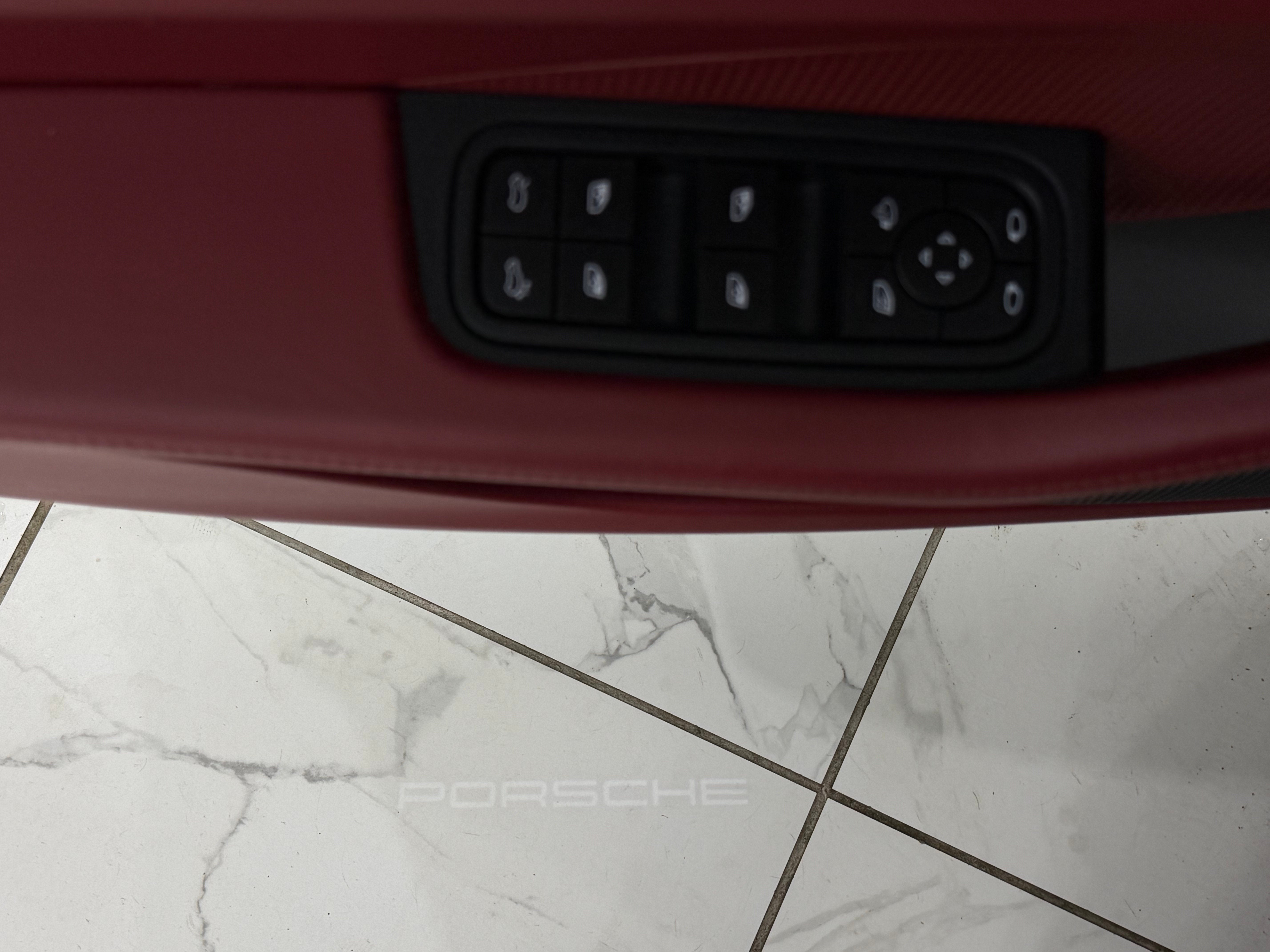 2025 Porsche Macan Electric 4S