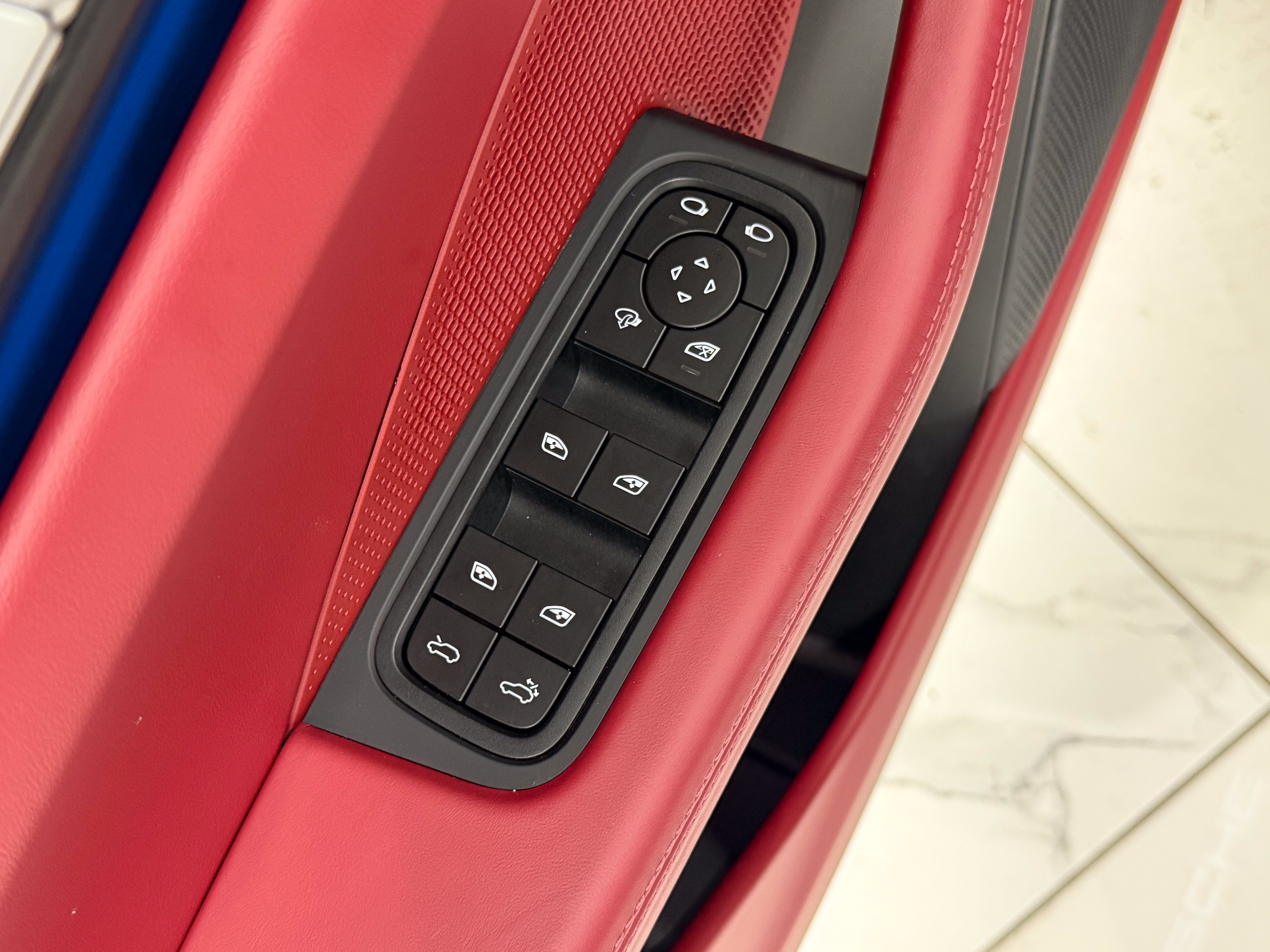 2025 Porsche Macan Electric 4S