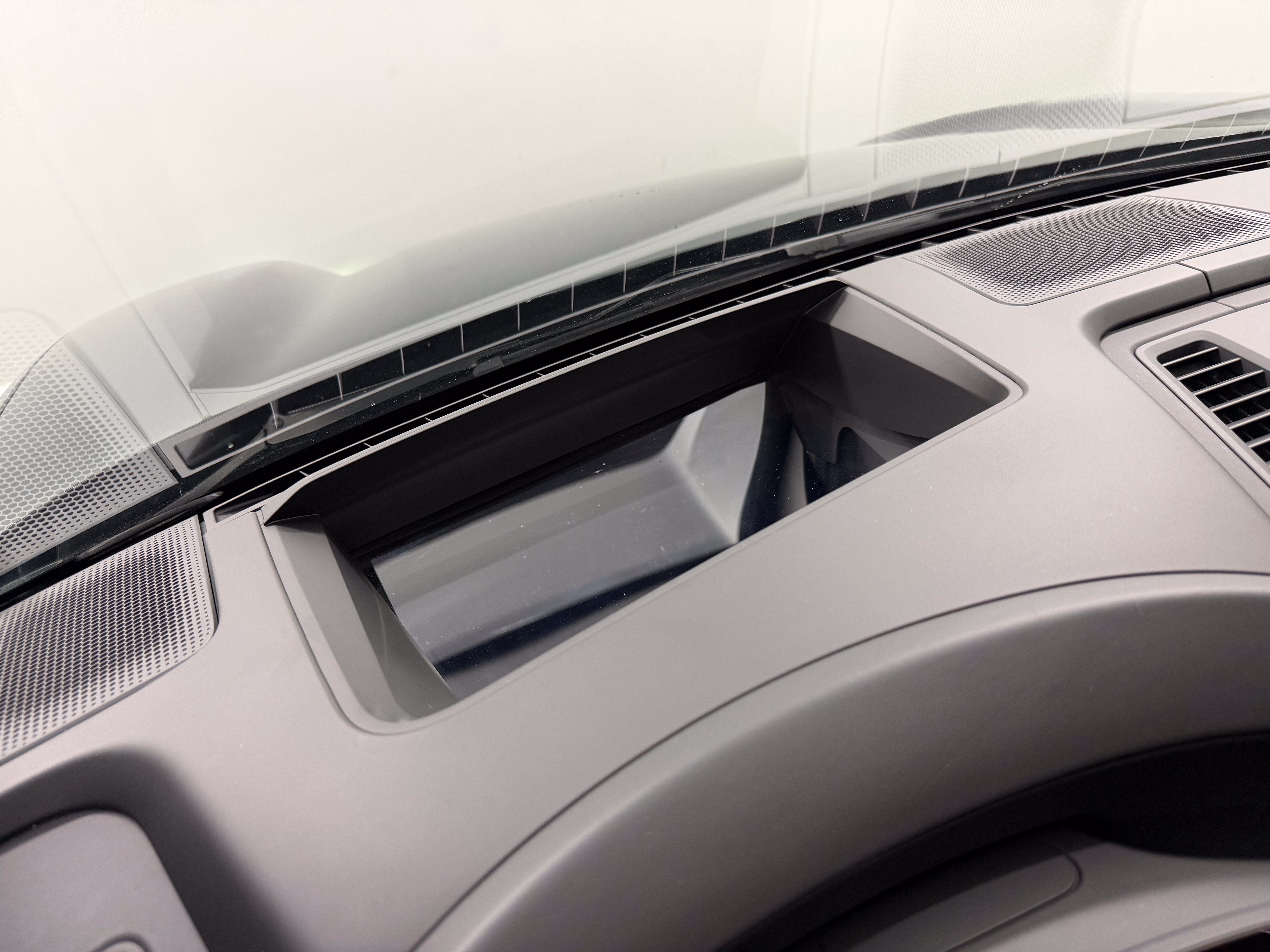 2025 Porsche Macan Electric 4S