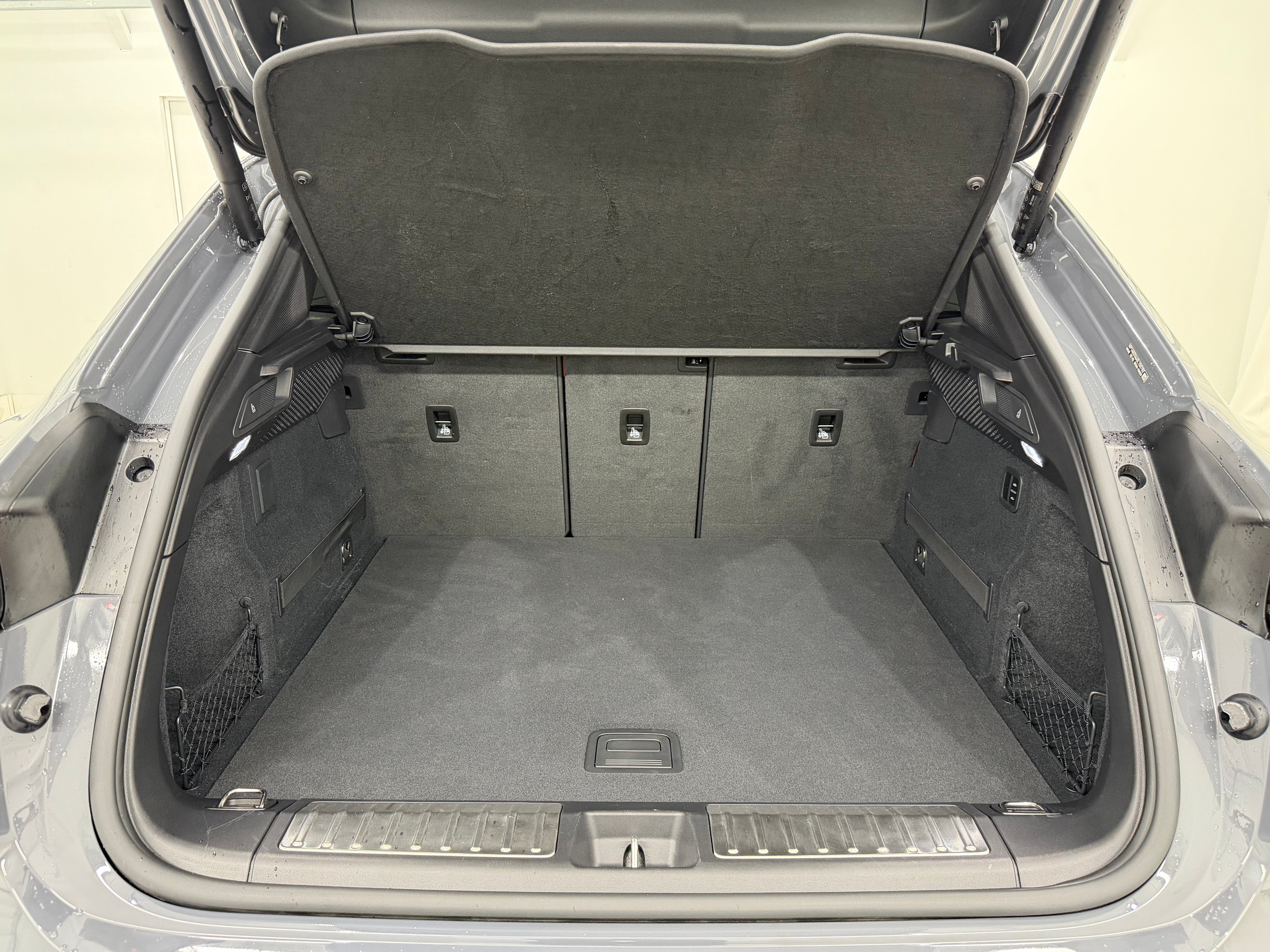 2025 Porsche Macan Electric 4S