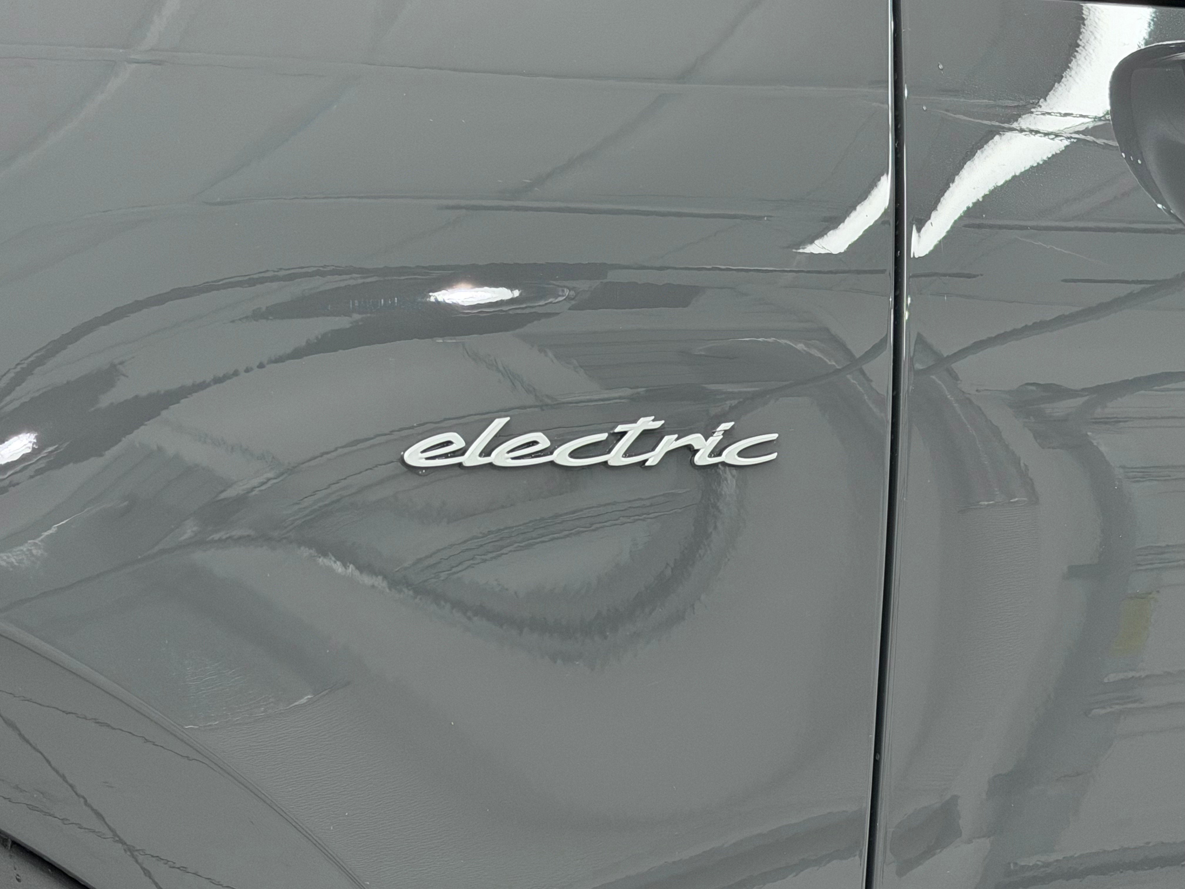 2025 Porsche Macan Electric 4S