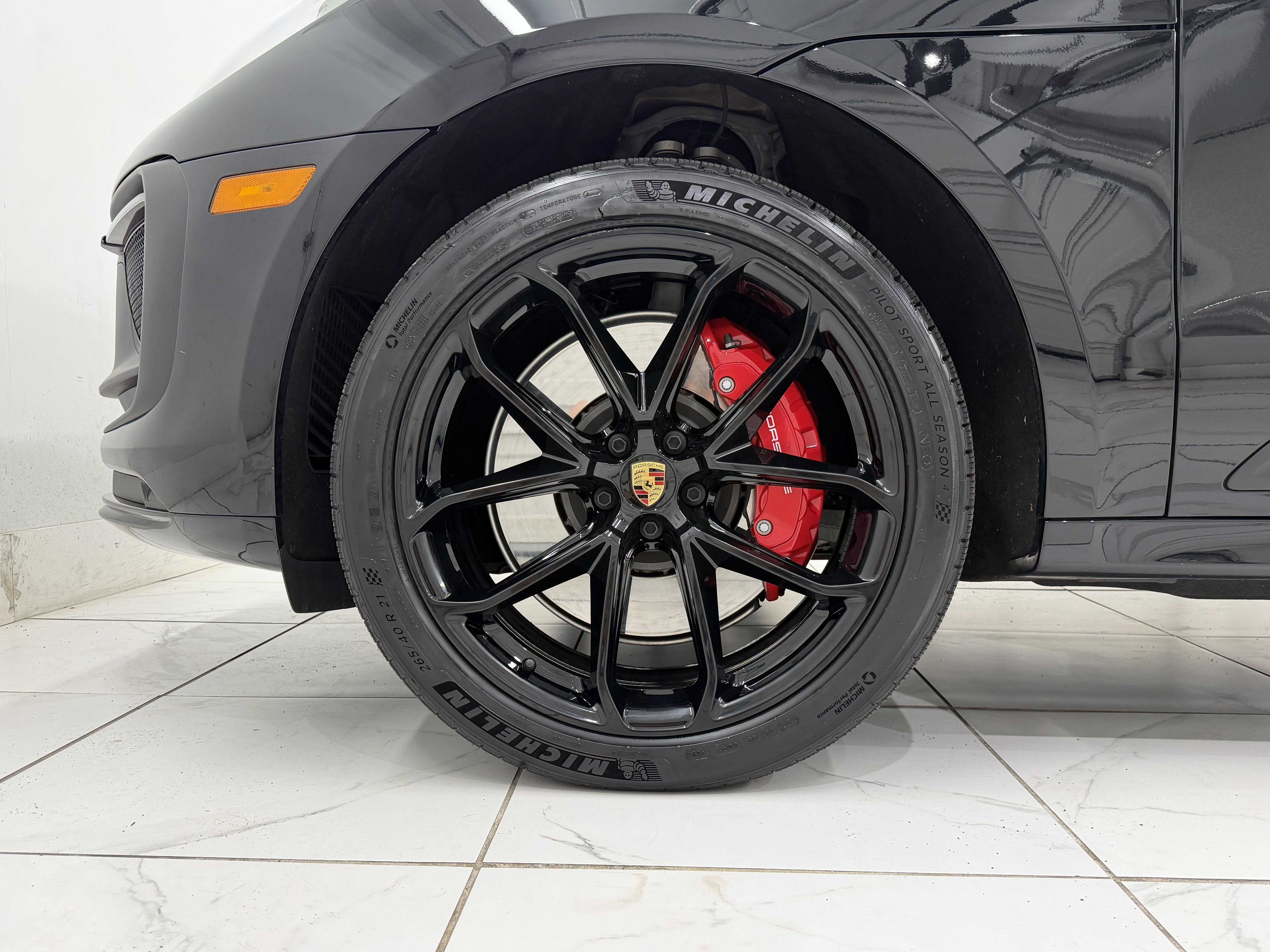 2026 Porsche Macan Gts