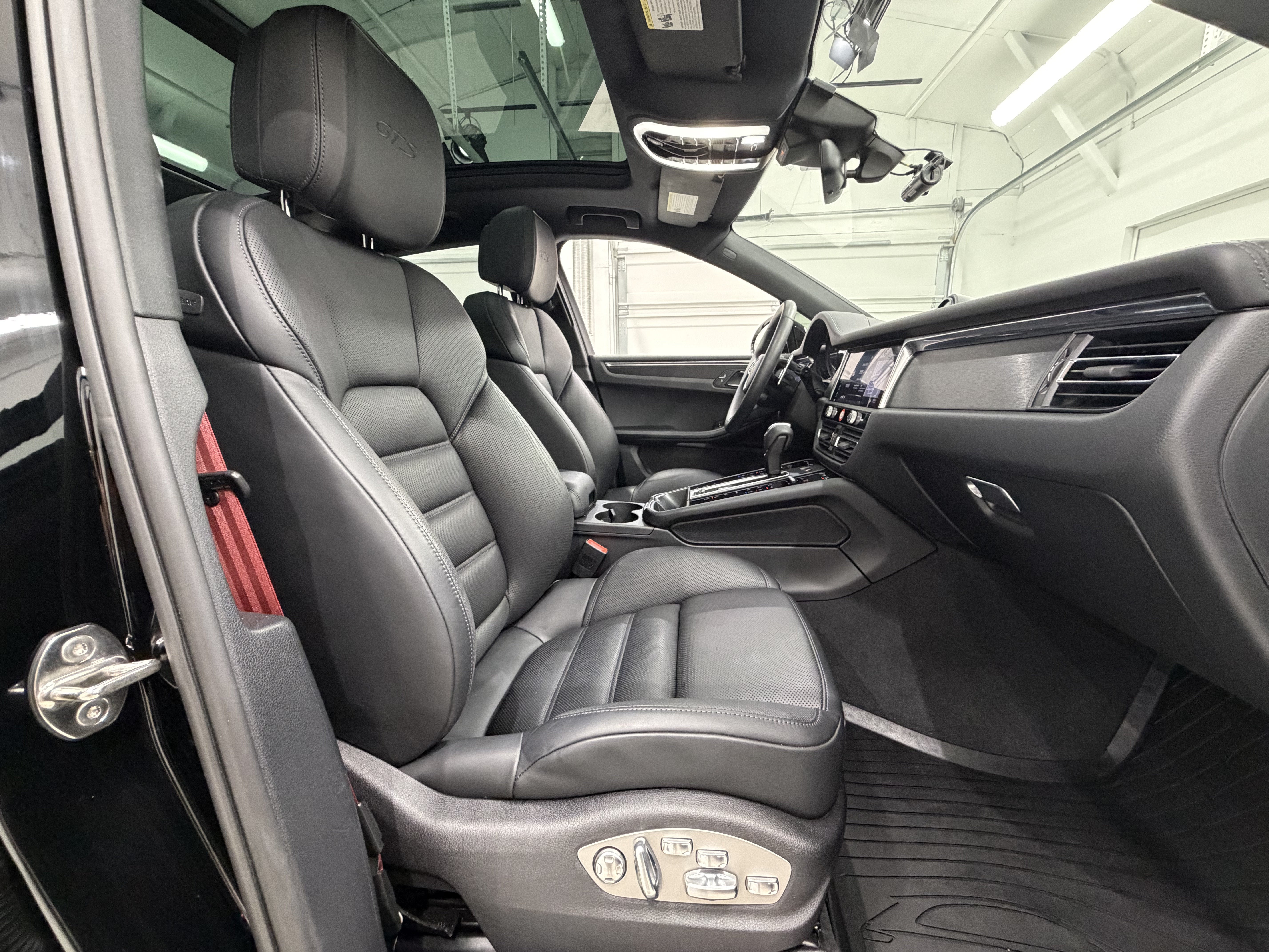 2026 Porsche Macan Gts