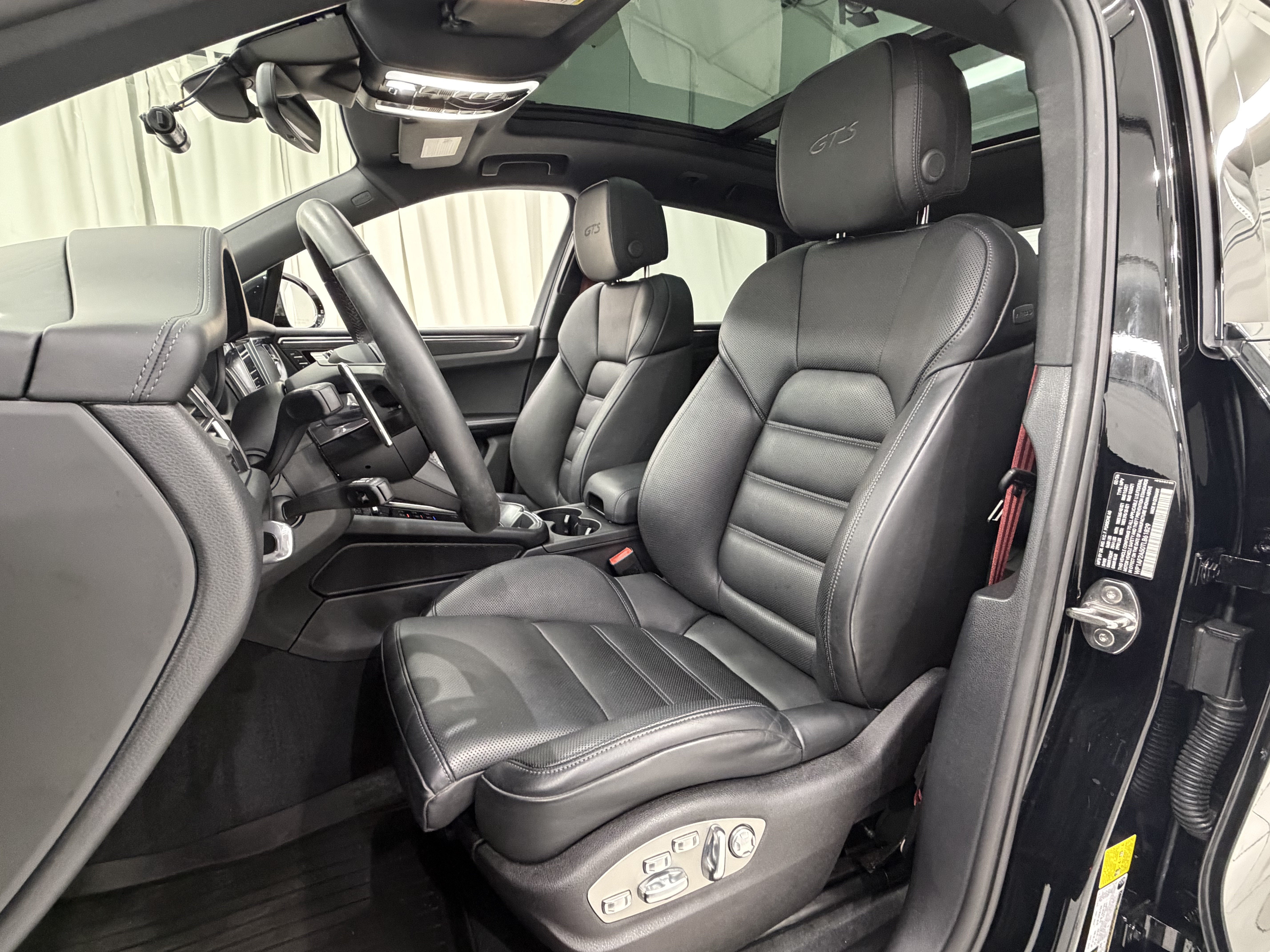 2026 Porsche Macan Gts