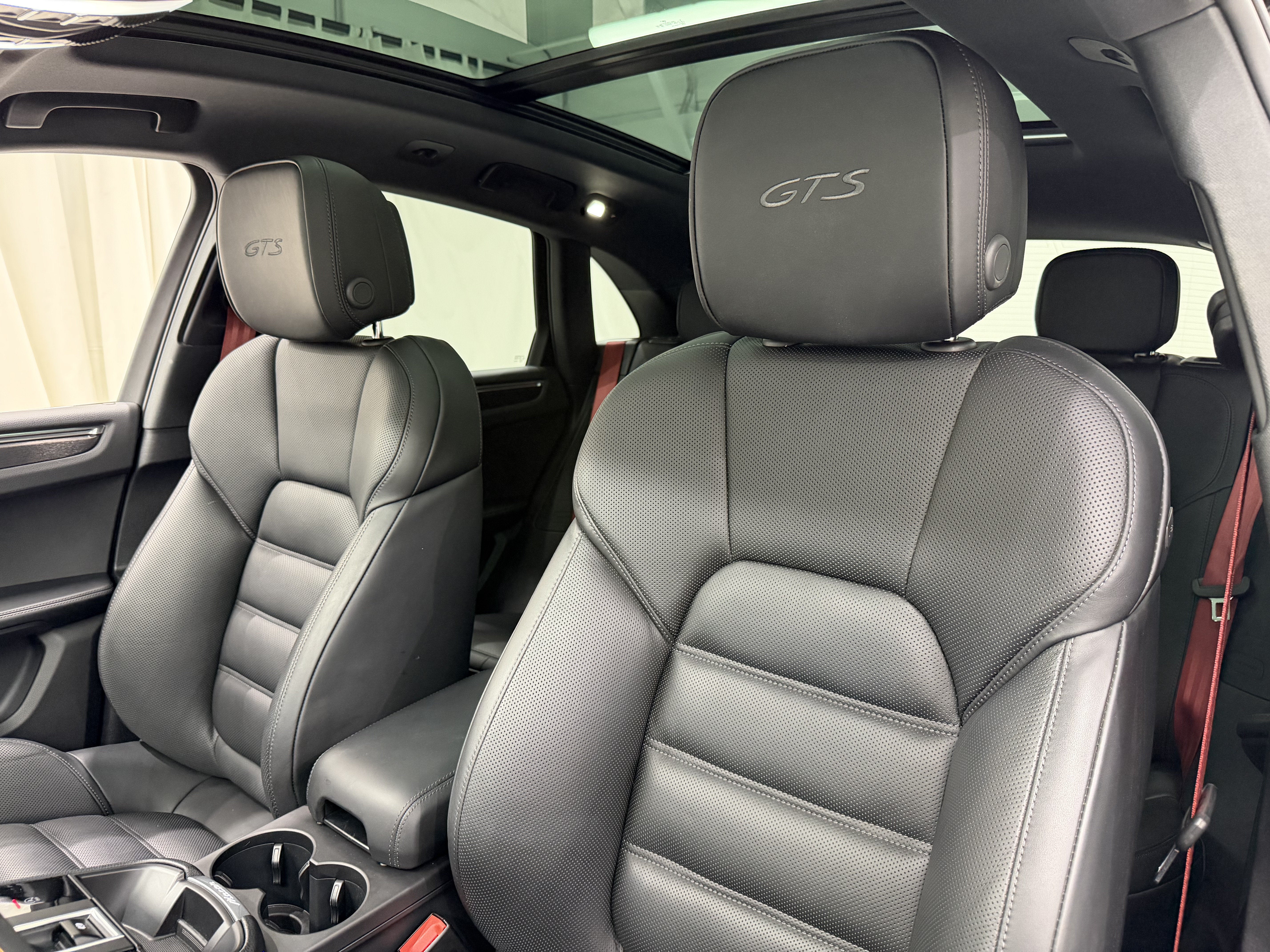 2026 Porsche Macan Gts