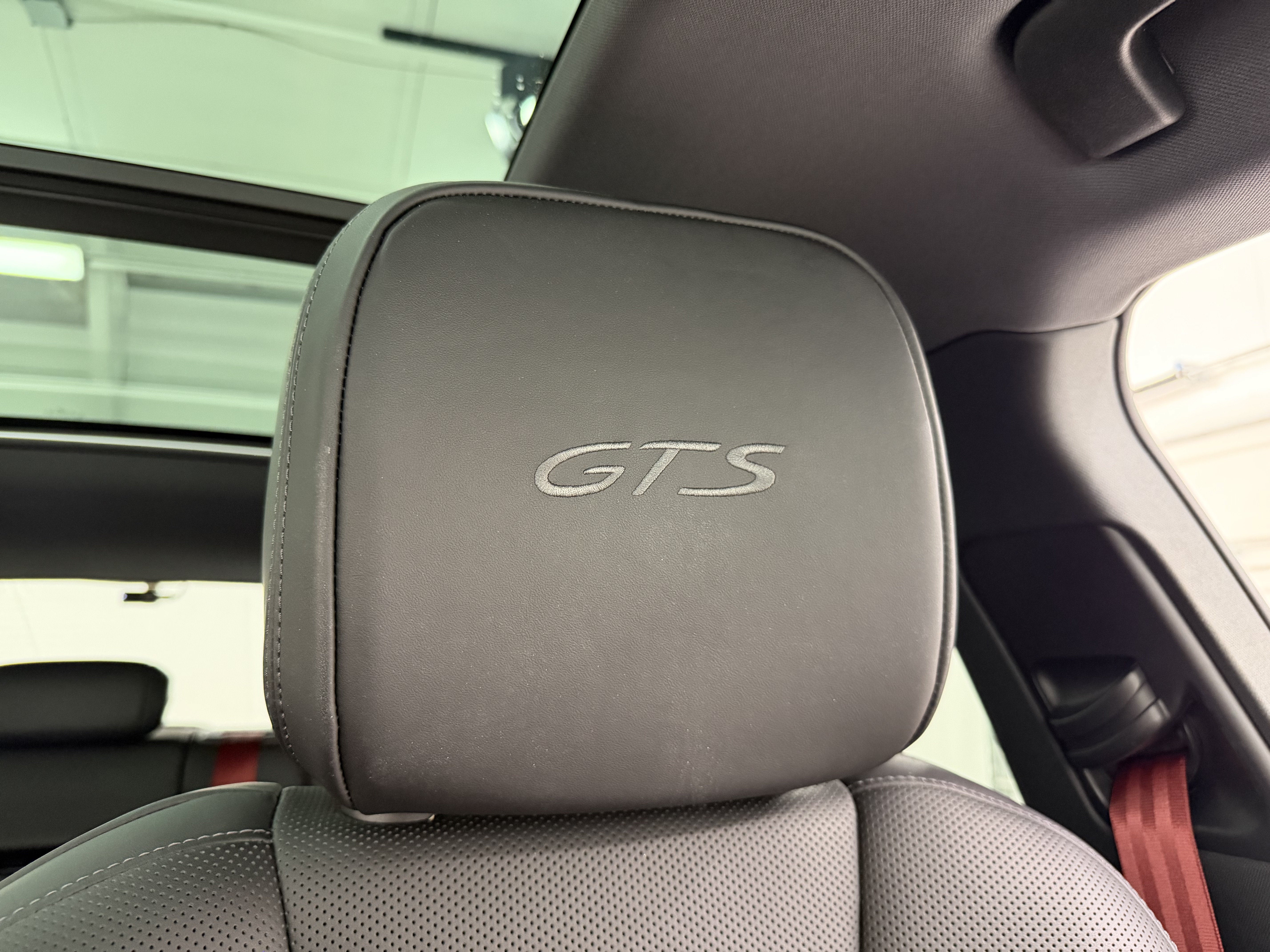 2026 Porsche Macan Gts