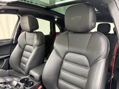 2026 Porsche Macan Gts