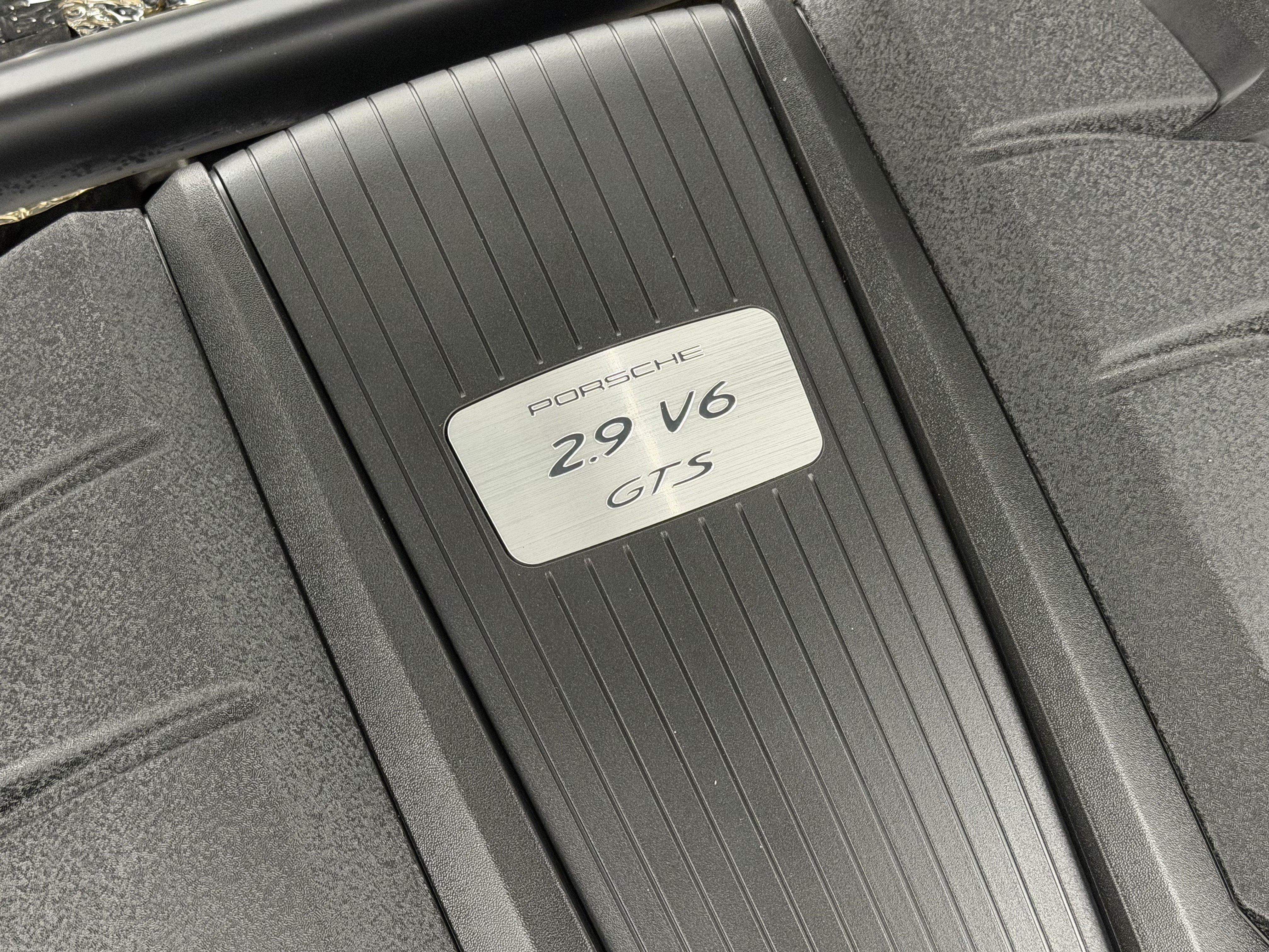2026 Porsche Macan Gts
