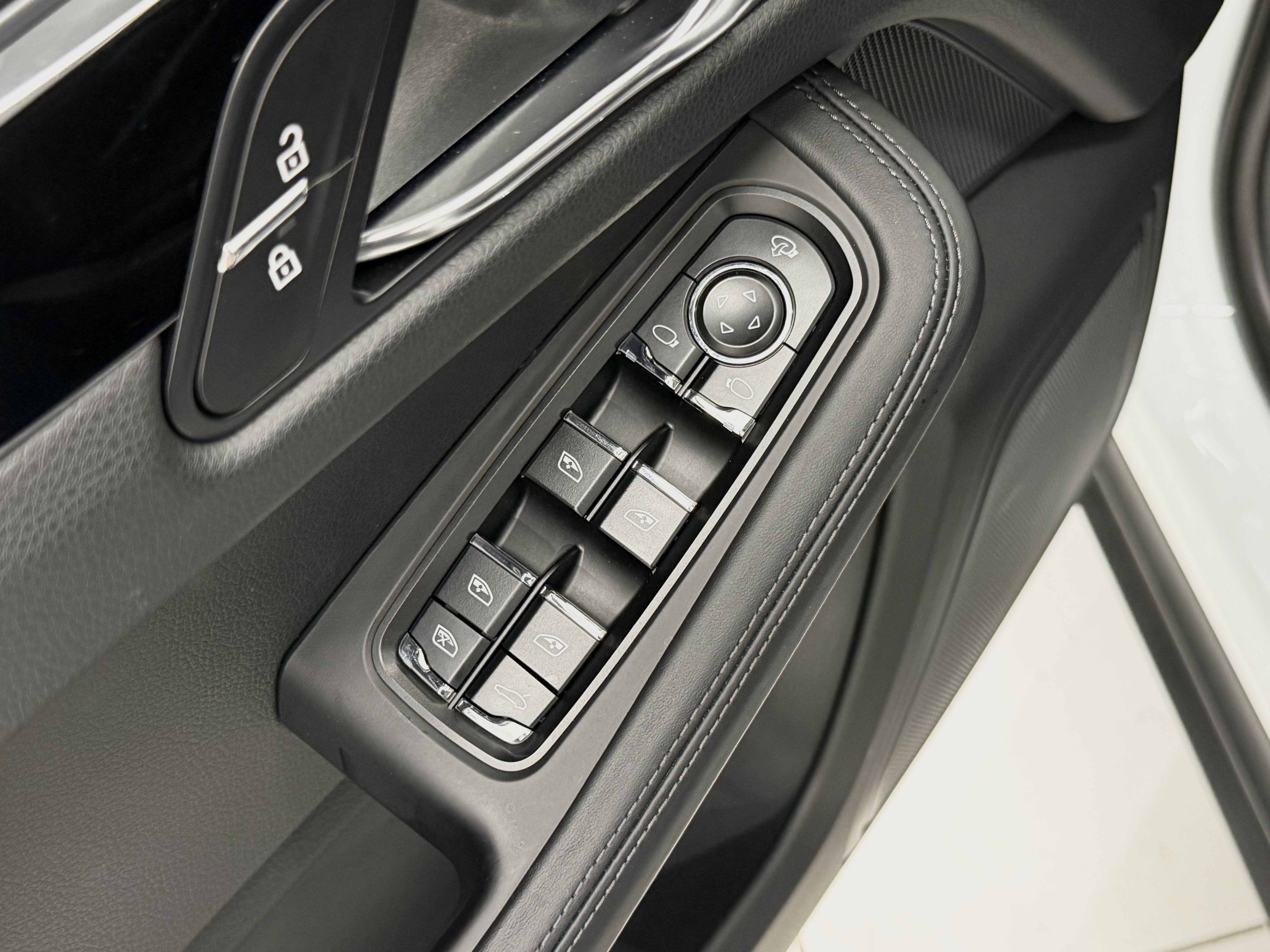 2024 Porsche Macan S