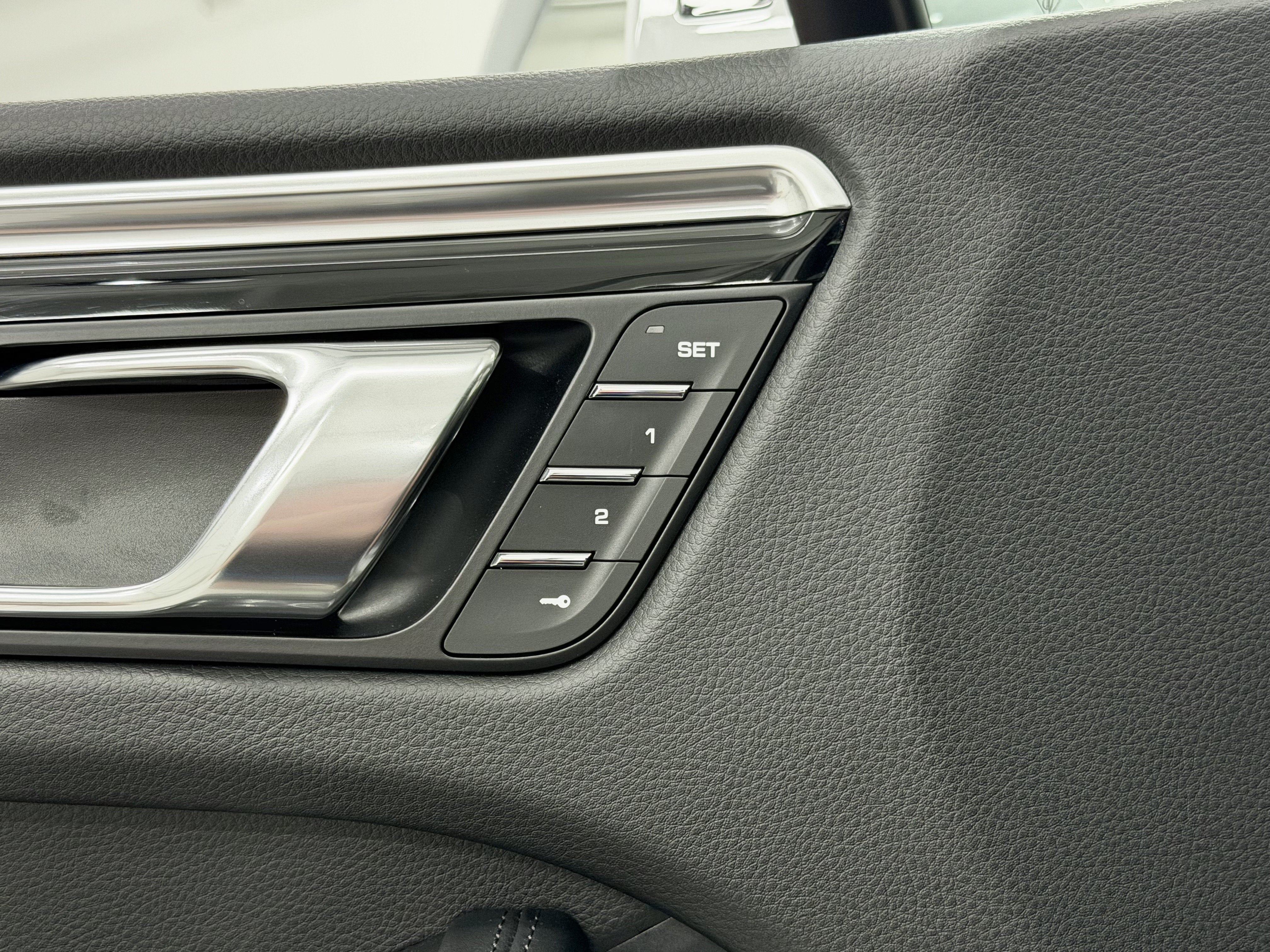 2024 Porsche Macan S