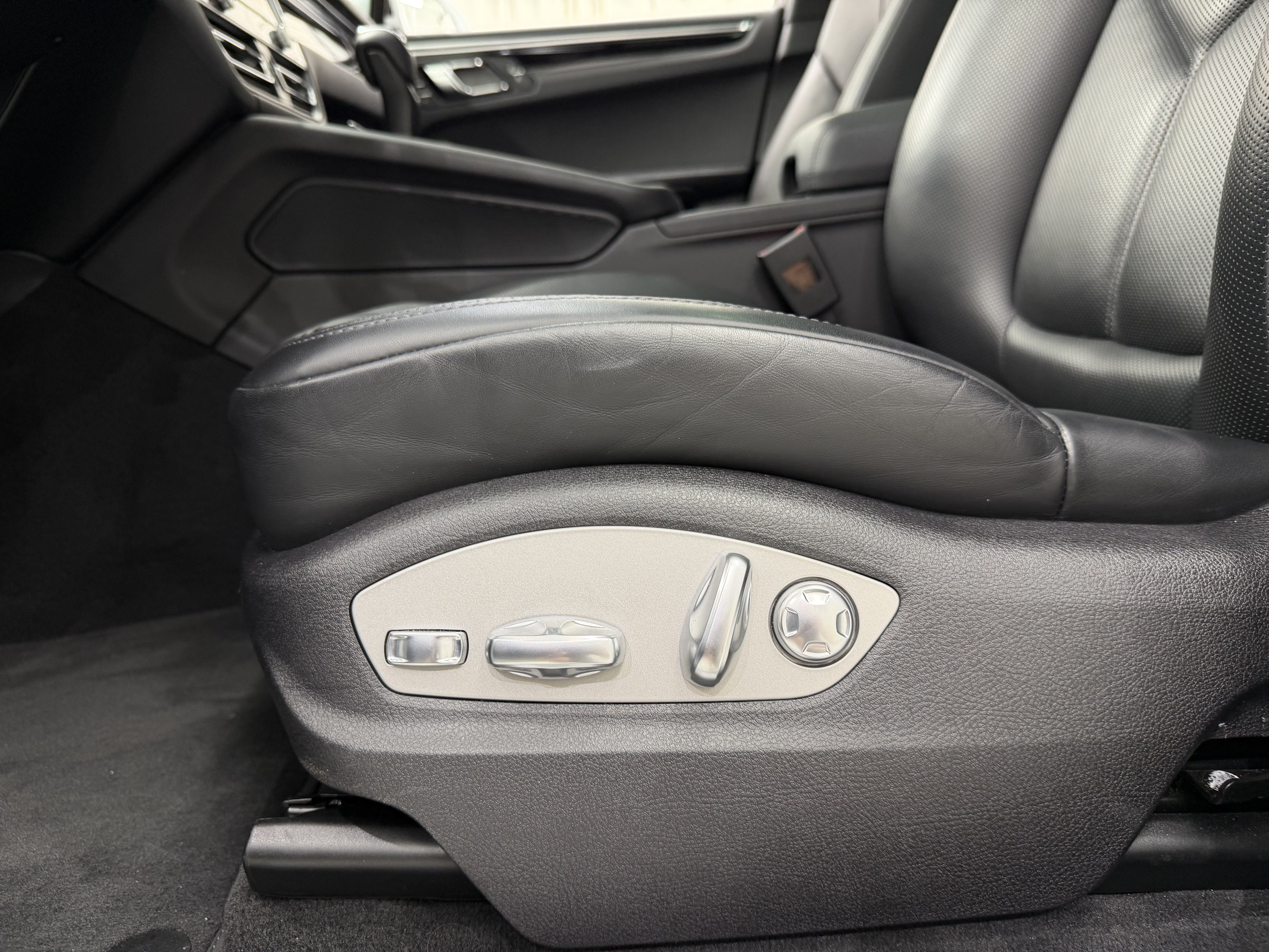 2024 Porsche Macan S