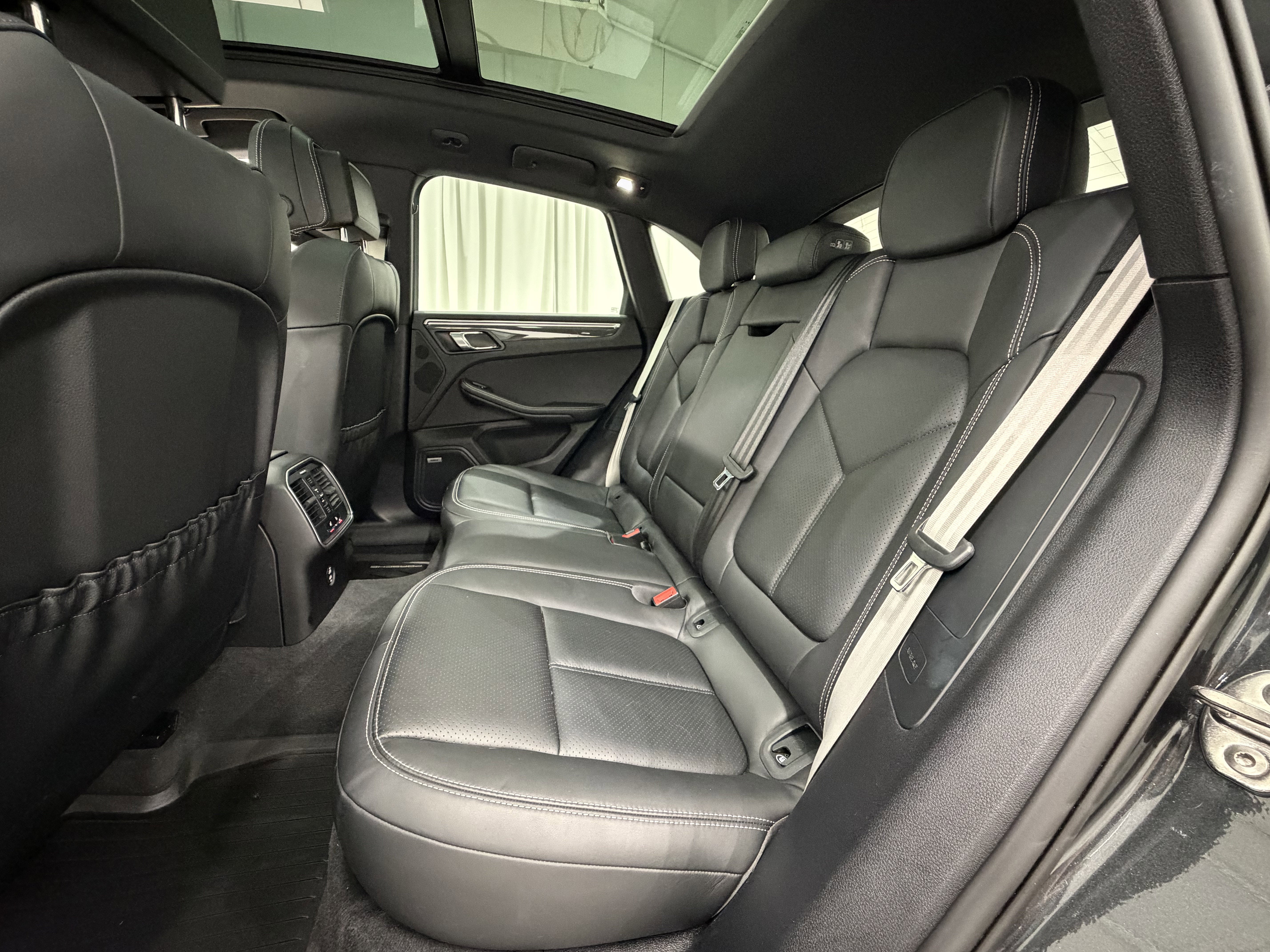 2022 Porsche Macan S