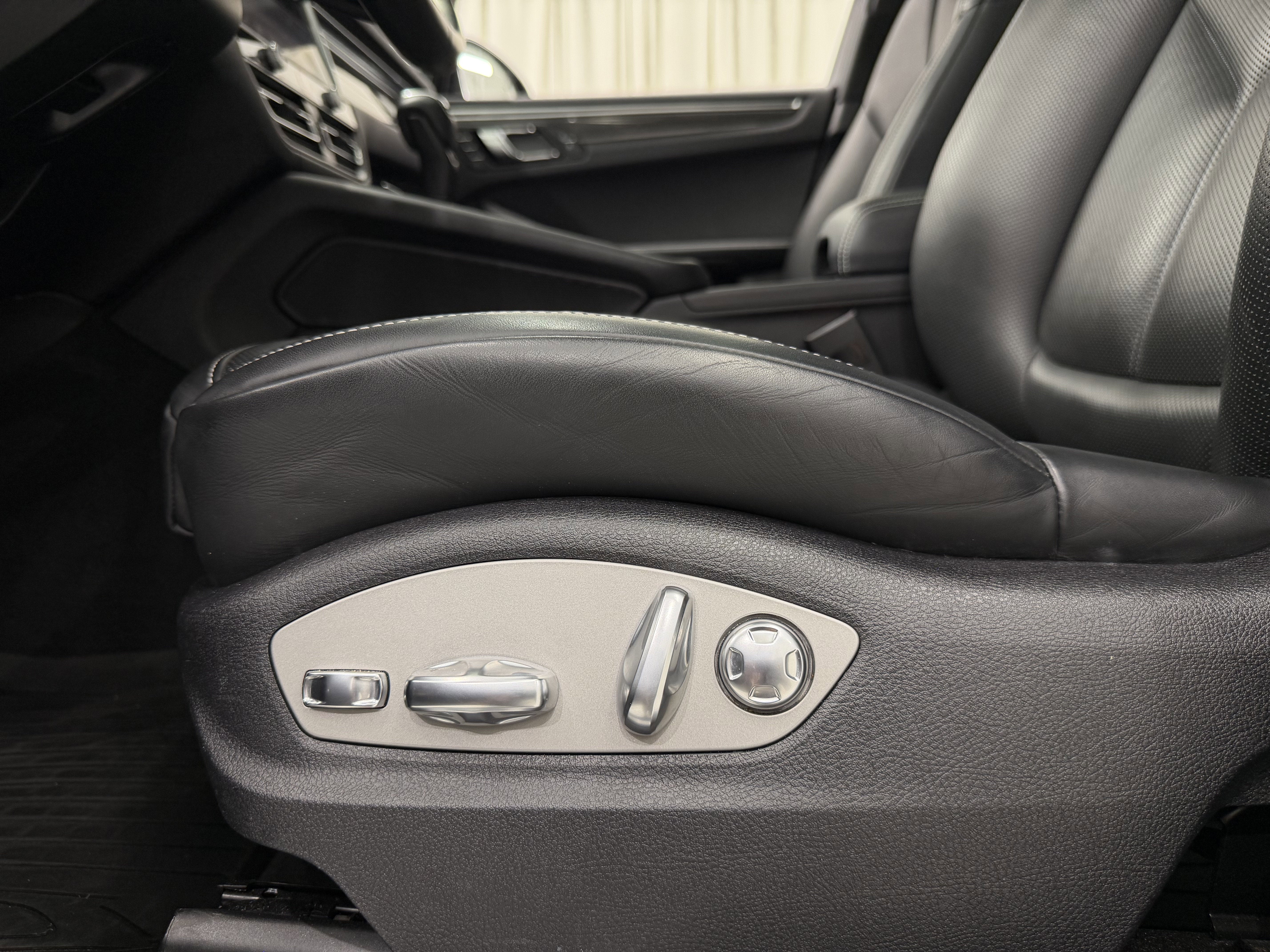 2022 Porsche Macan S