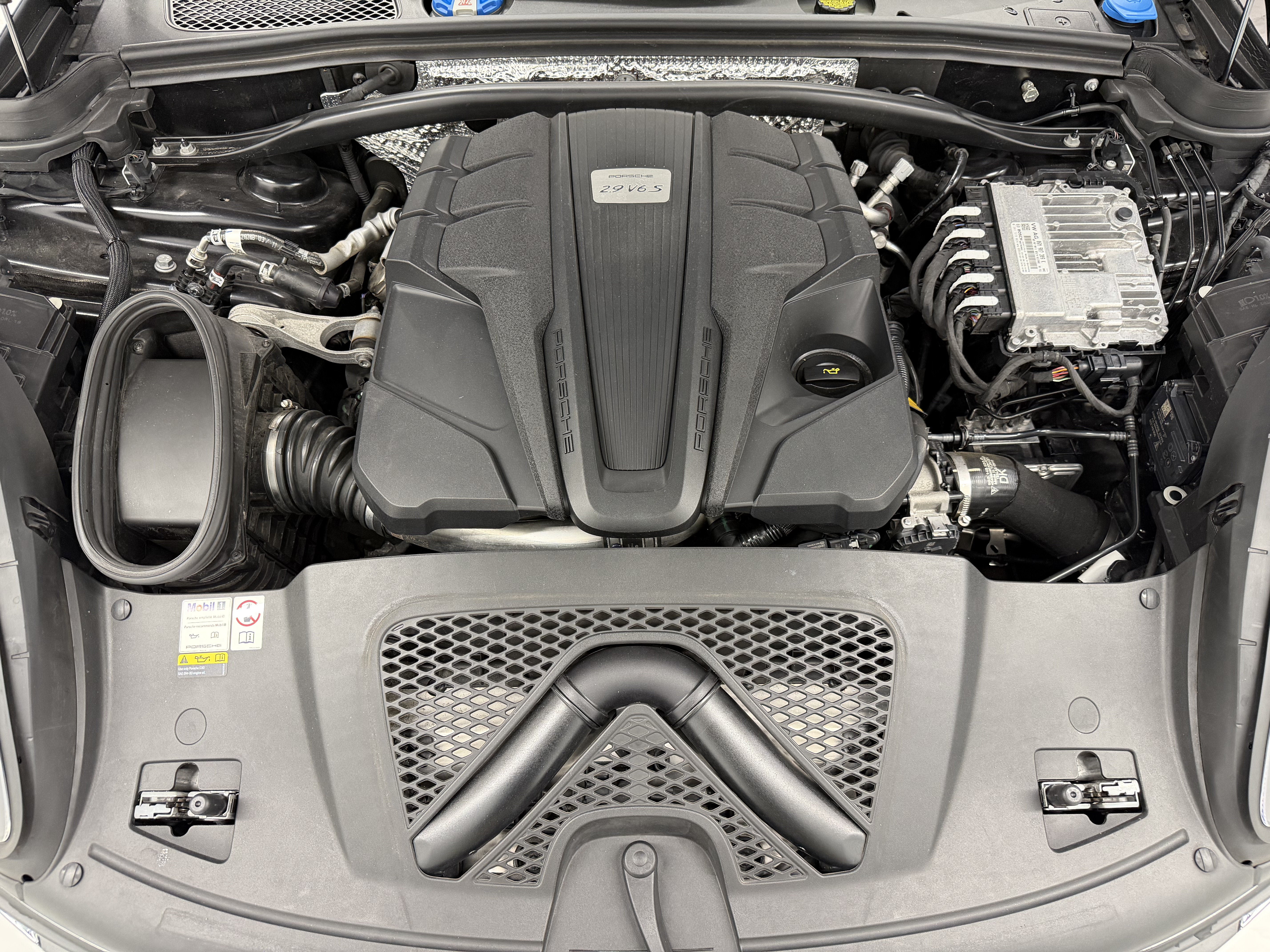 2023 Porsche Macan S