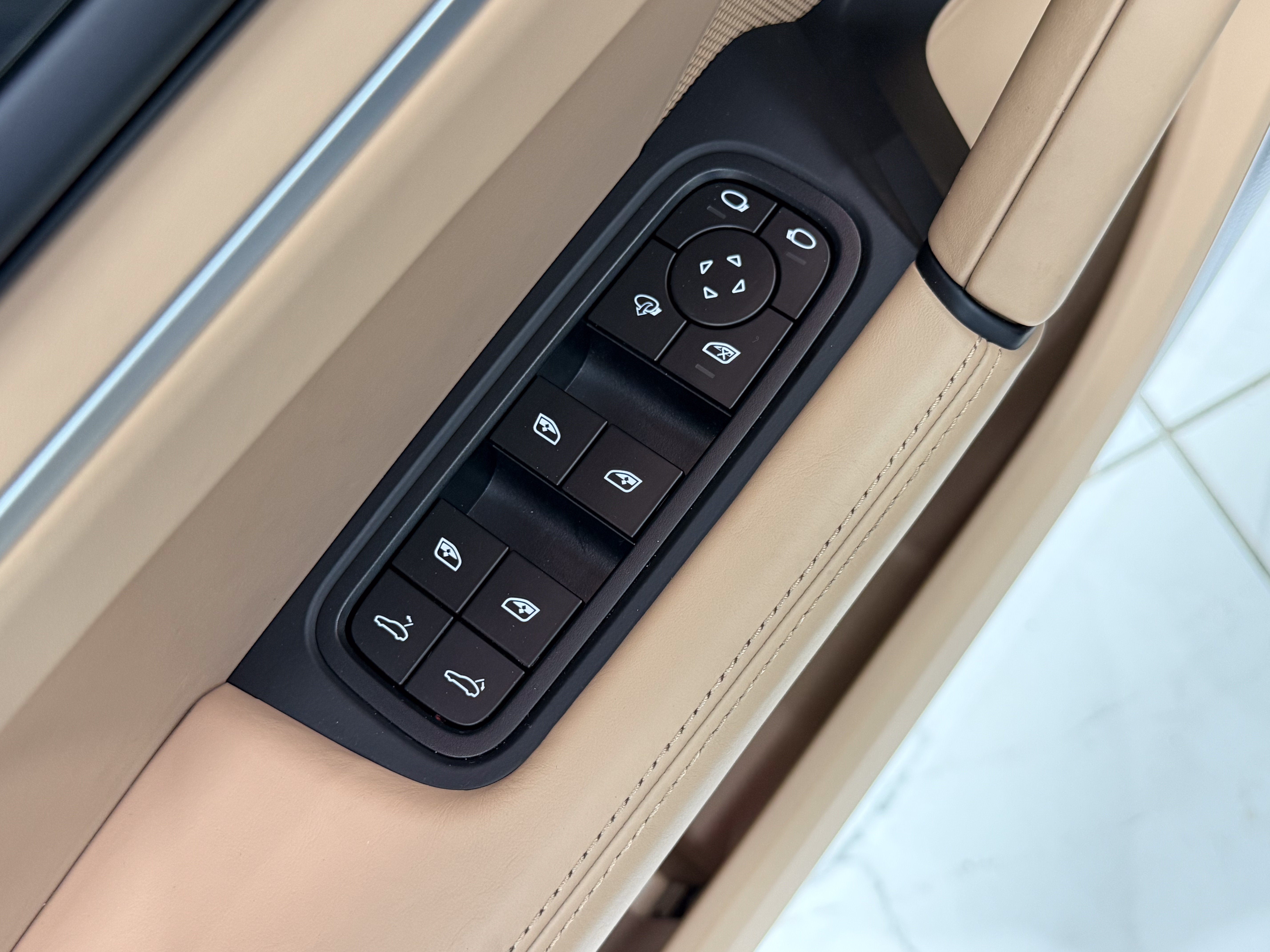 2025 Porsche Cayenne GTS