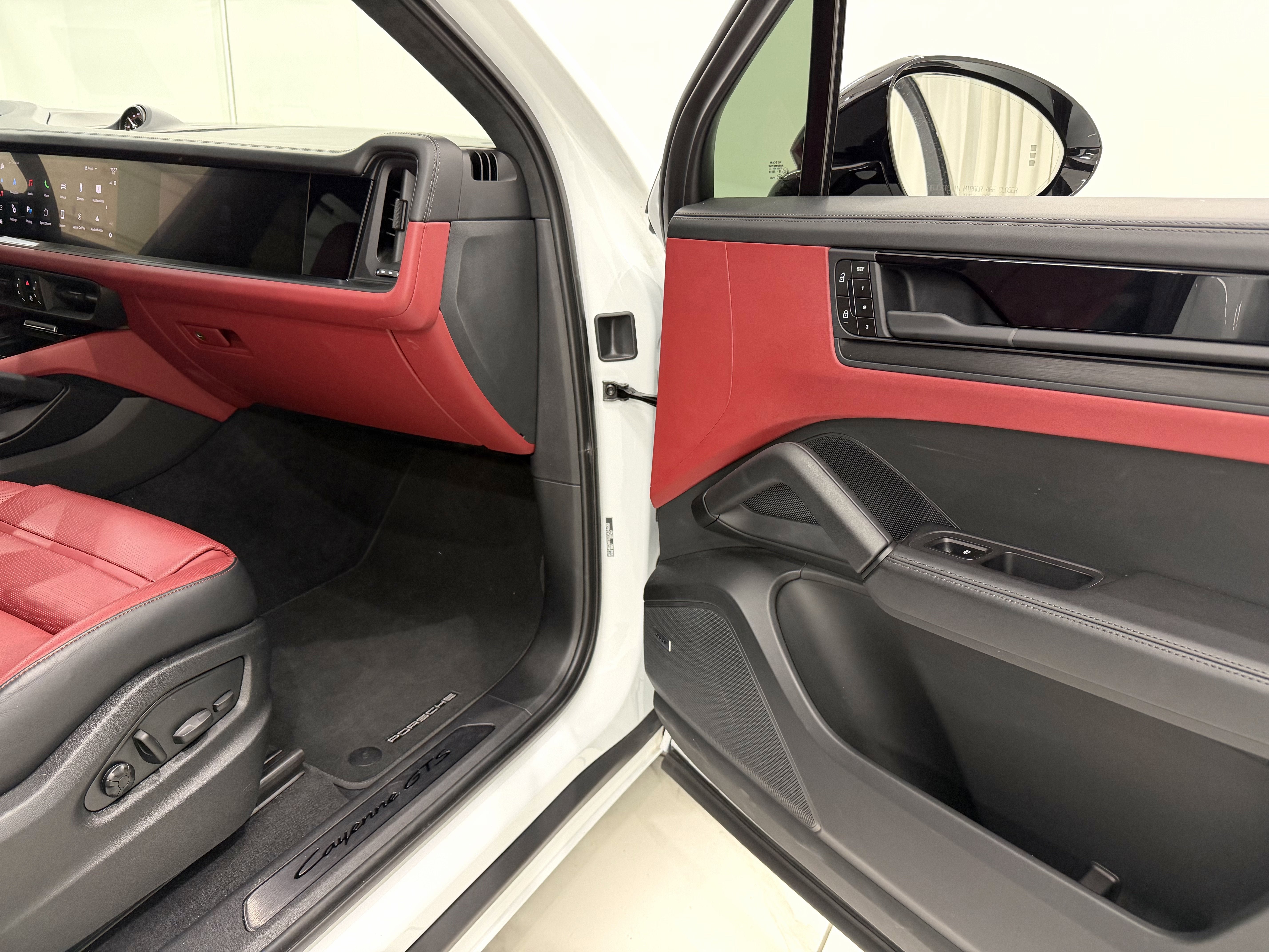 2025 Porsche Cayenne GTS