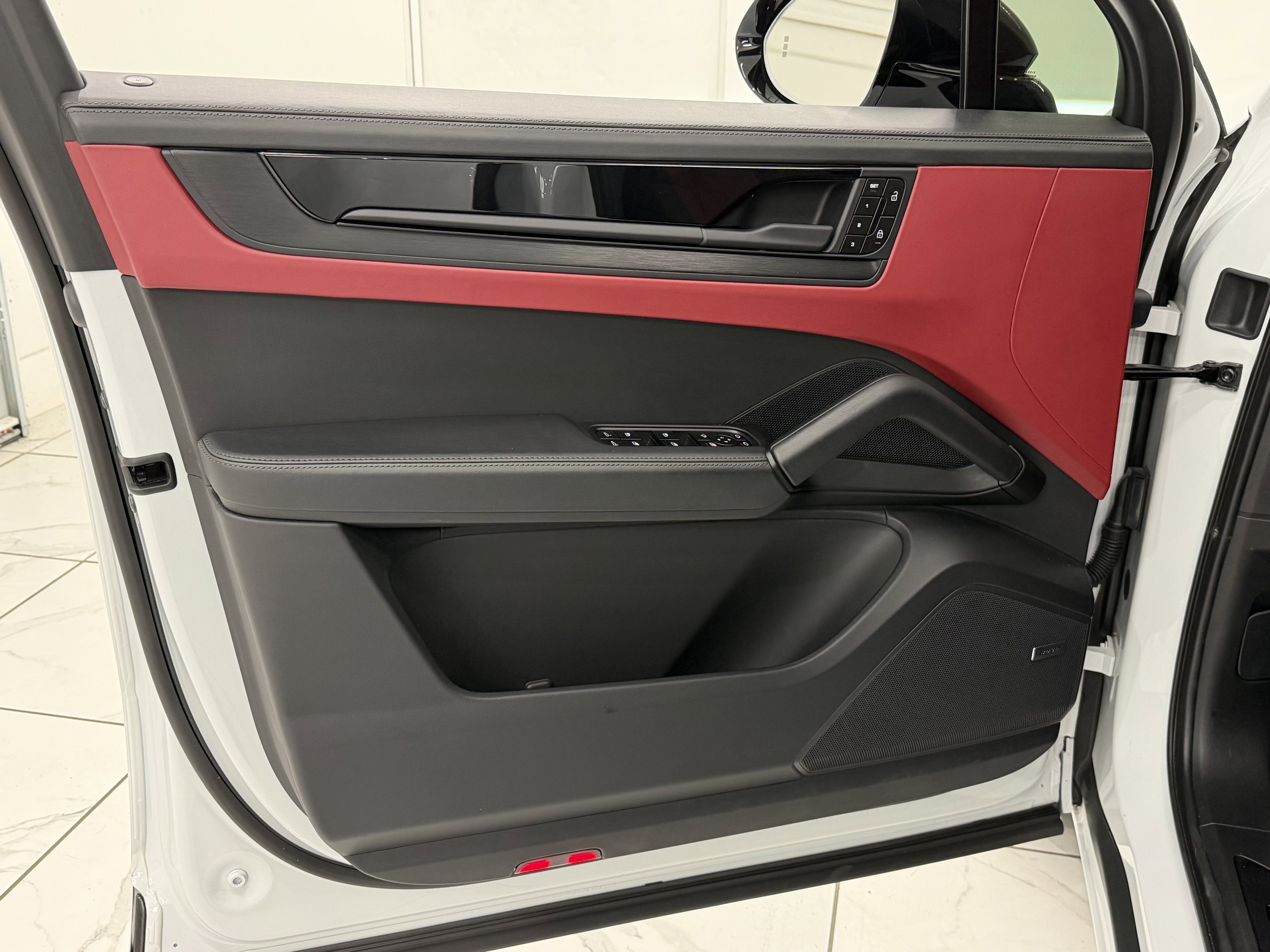 2025 Porsche Cayenne GTS