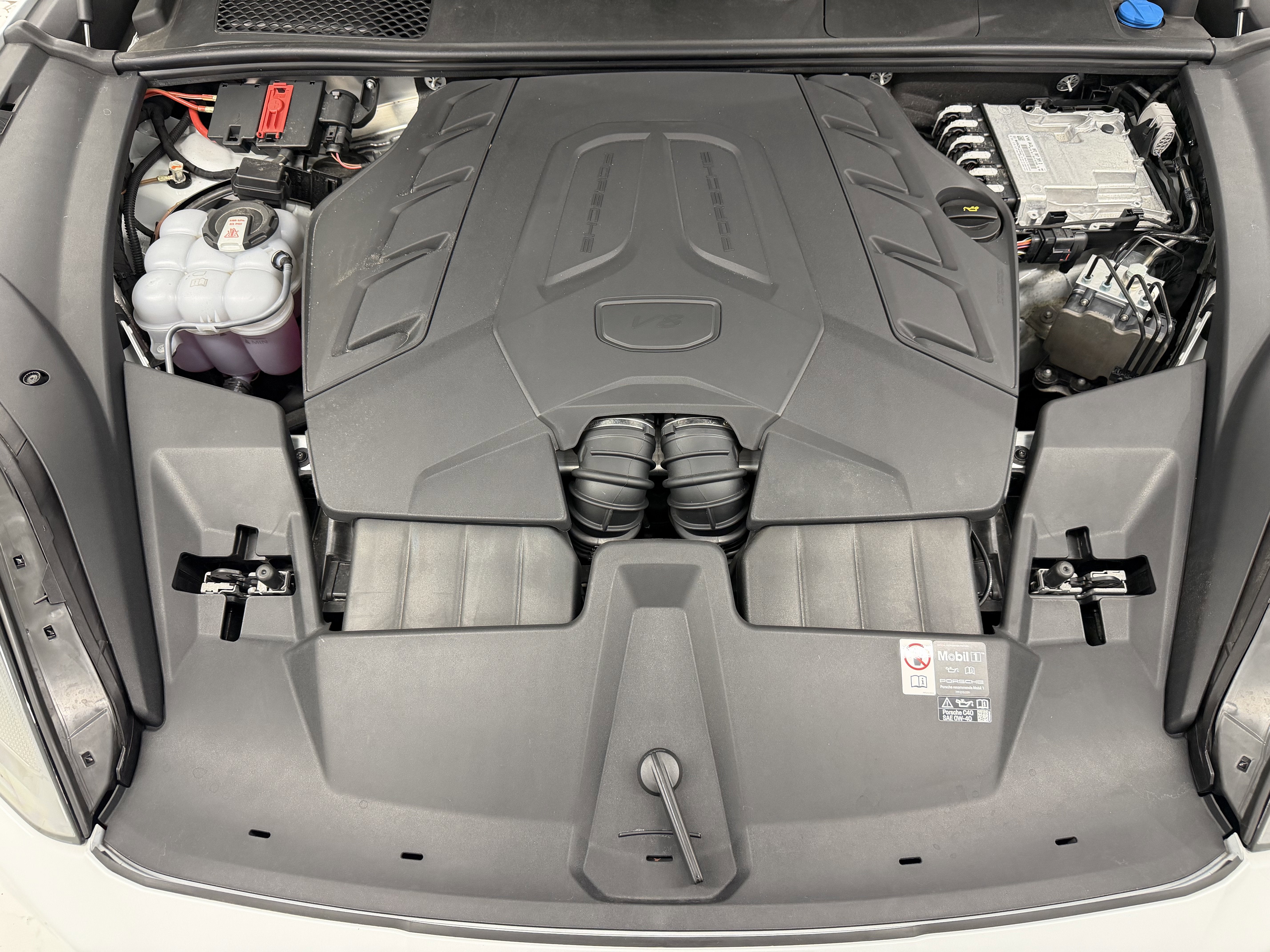 2025 Porsche Cayenne GTS