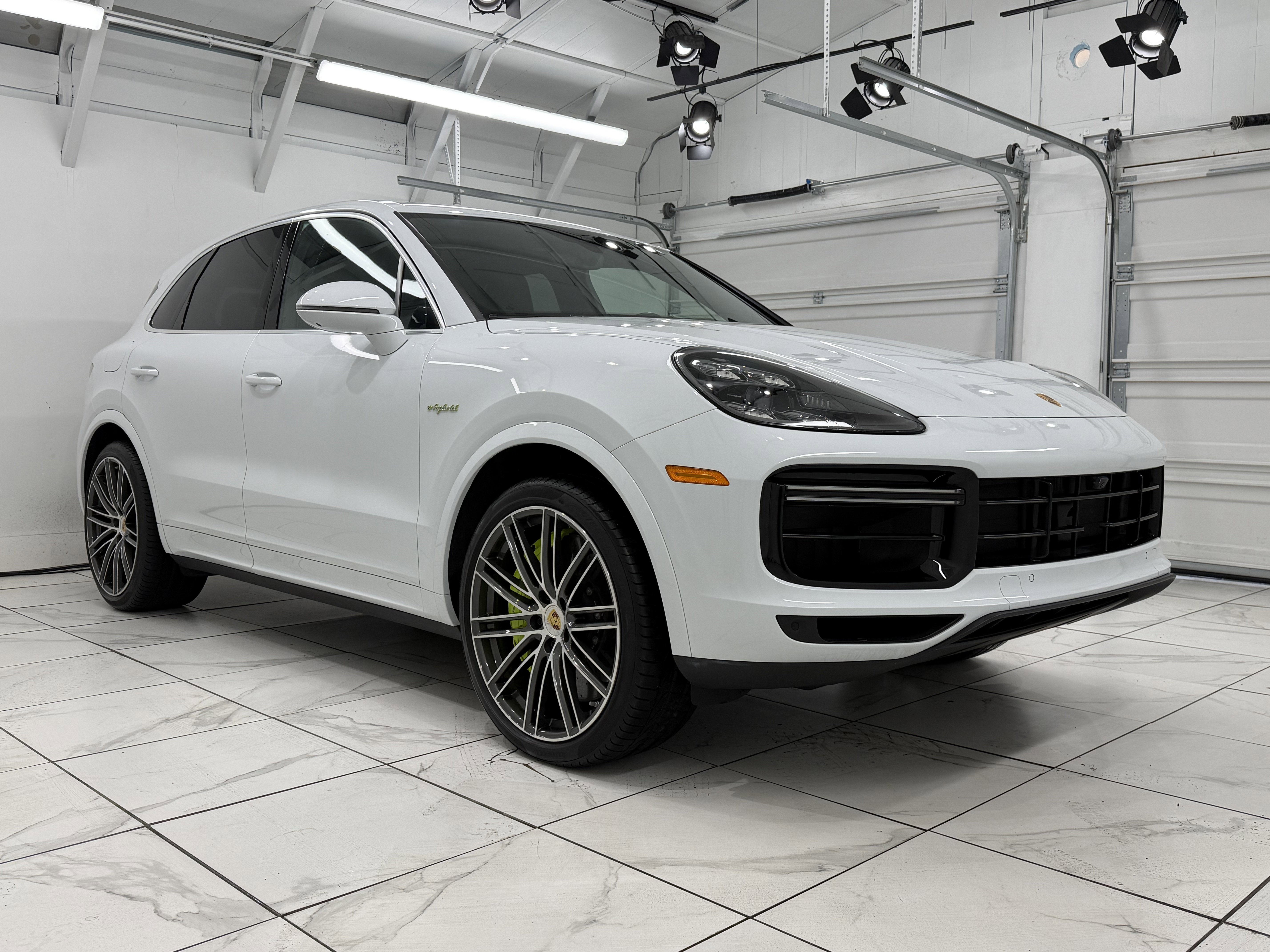 2023 Porsche Cayenne Turbo S E-Hybrid