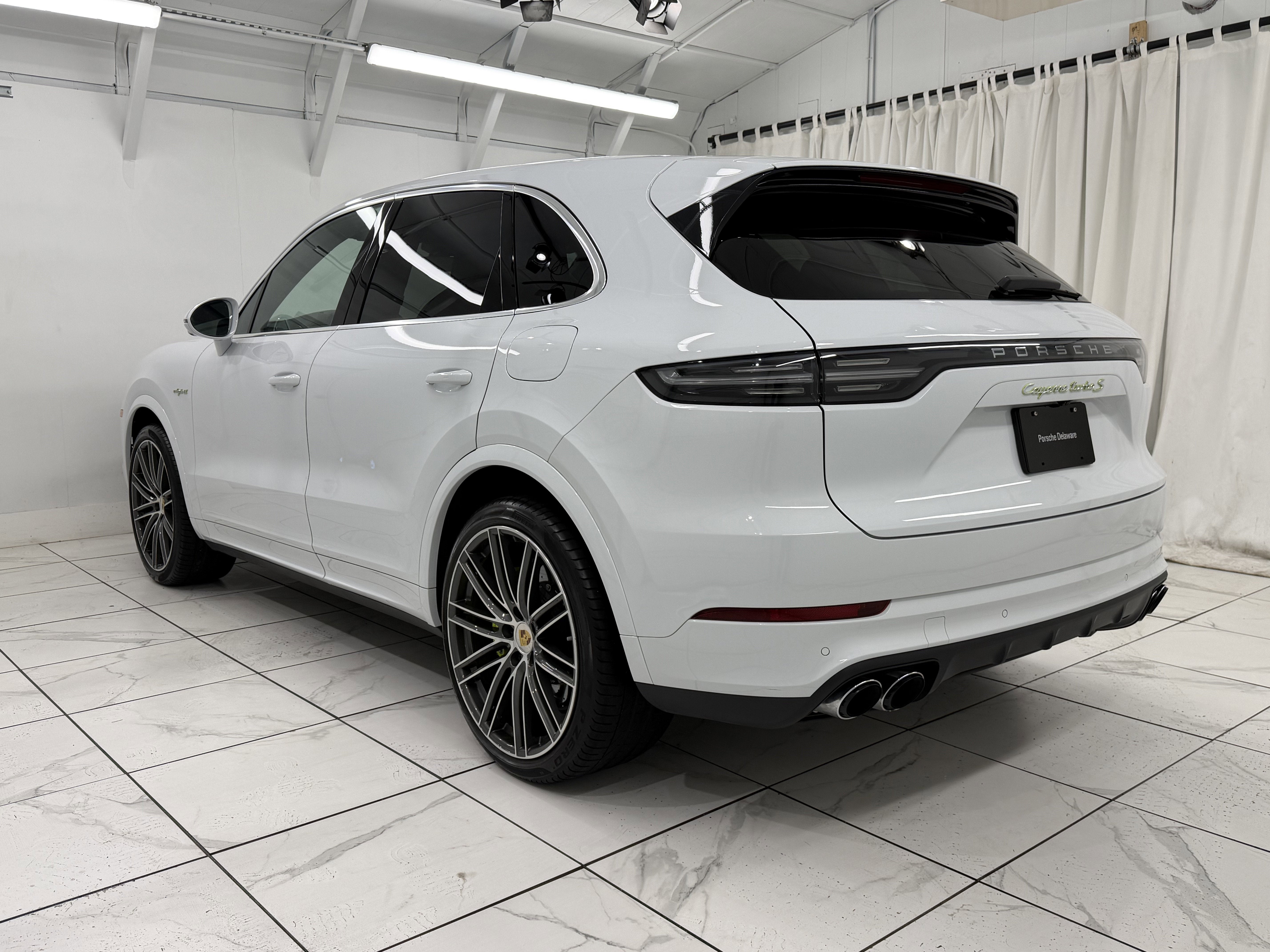 2023 Porsche Cayenne Turbo S E-Hybrid
