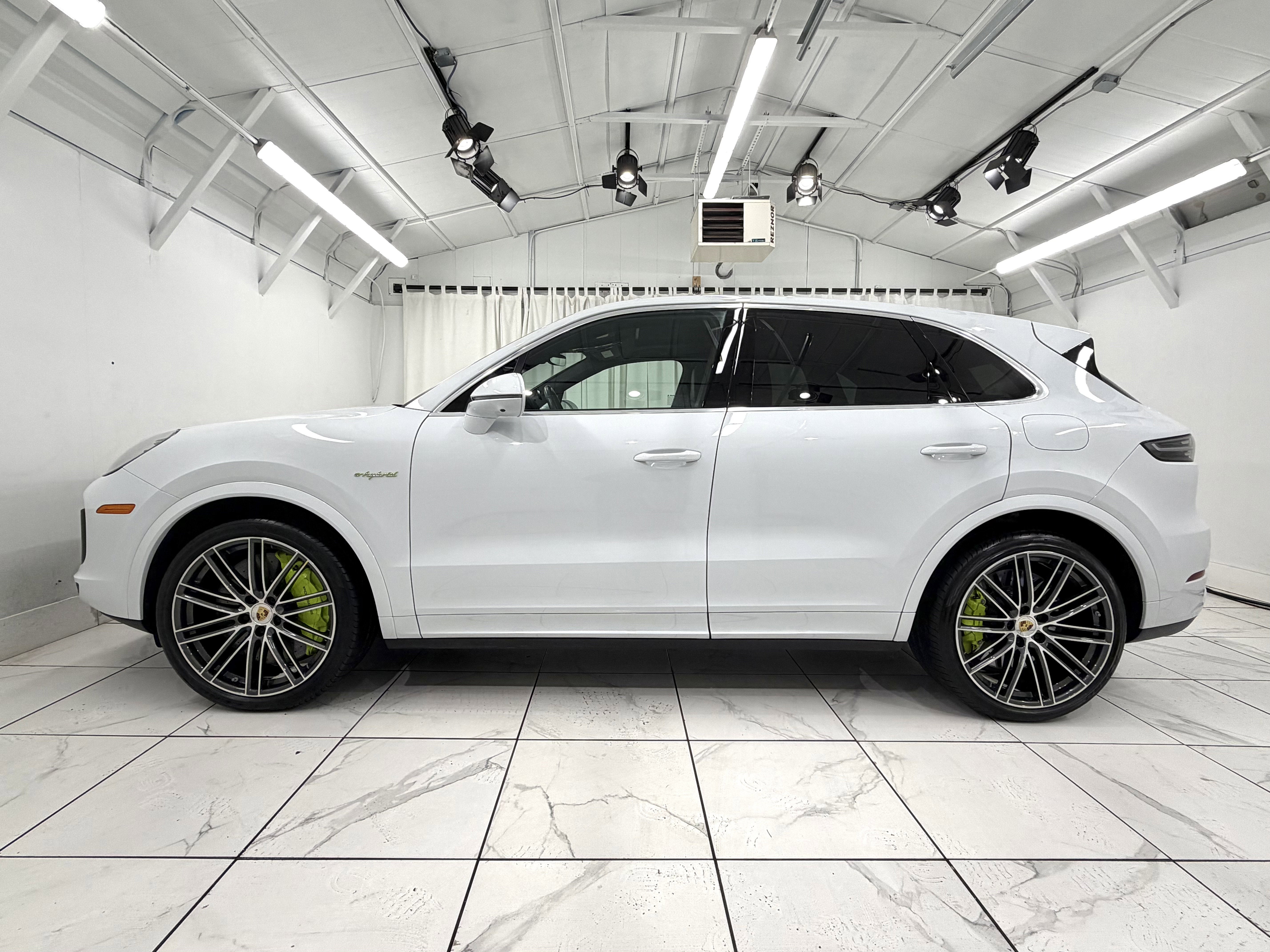 2023 Porsche Cayenne Turbo S E-Hybrid