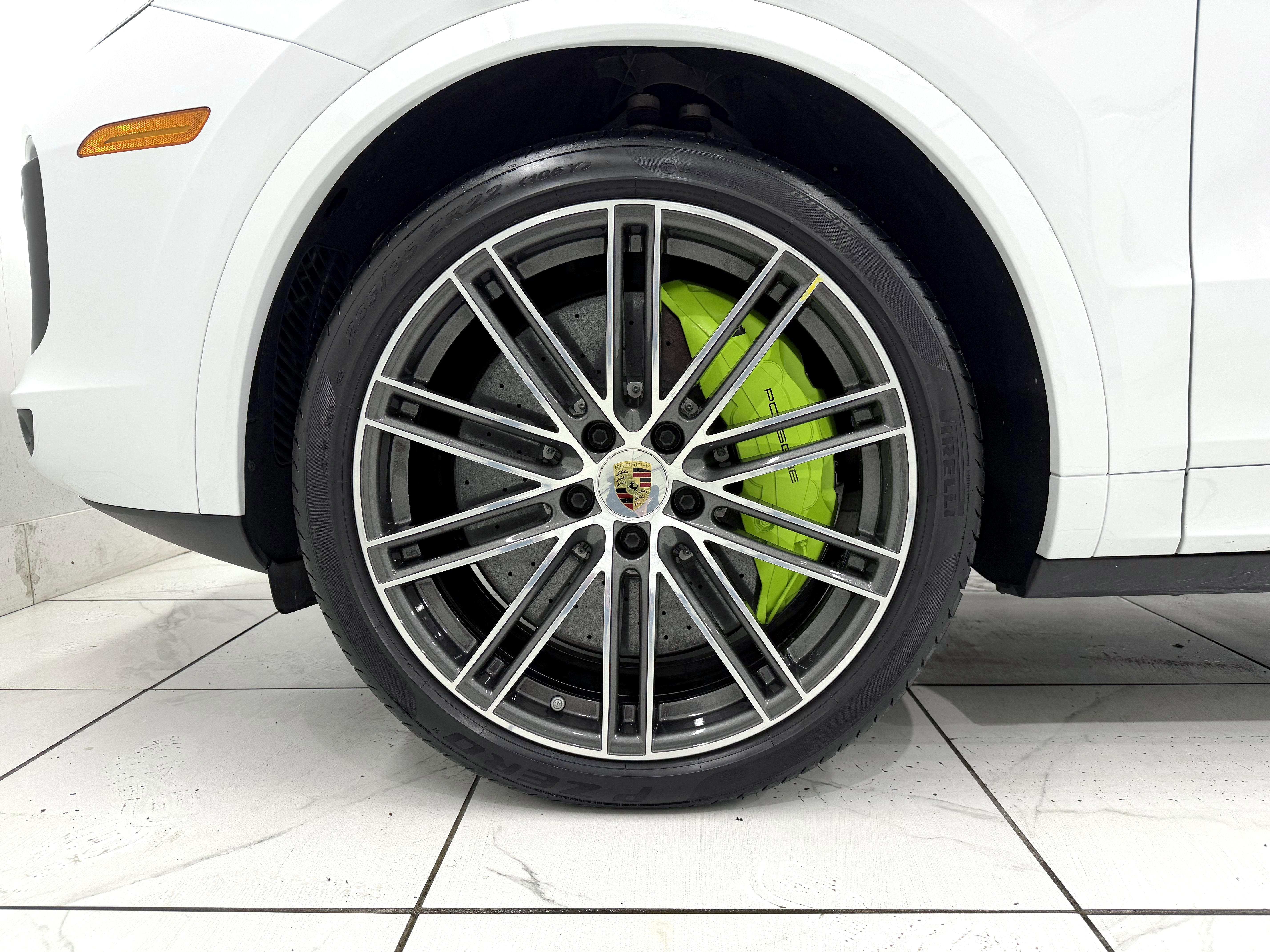 2023 Porsche Cayenne Turbo S E-Hybrid