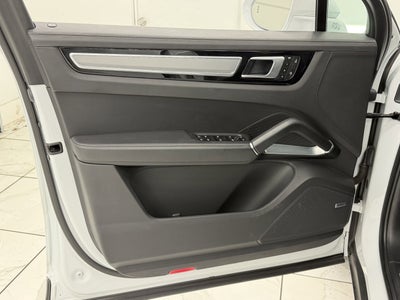 2023 Porsche Cayenne Turbo S E-Hybrid