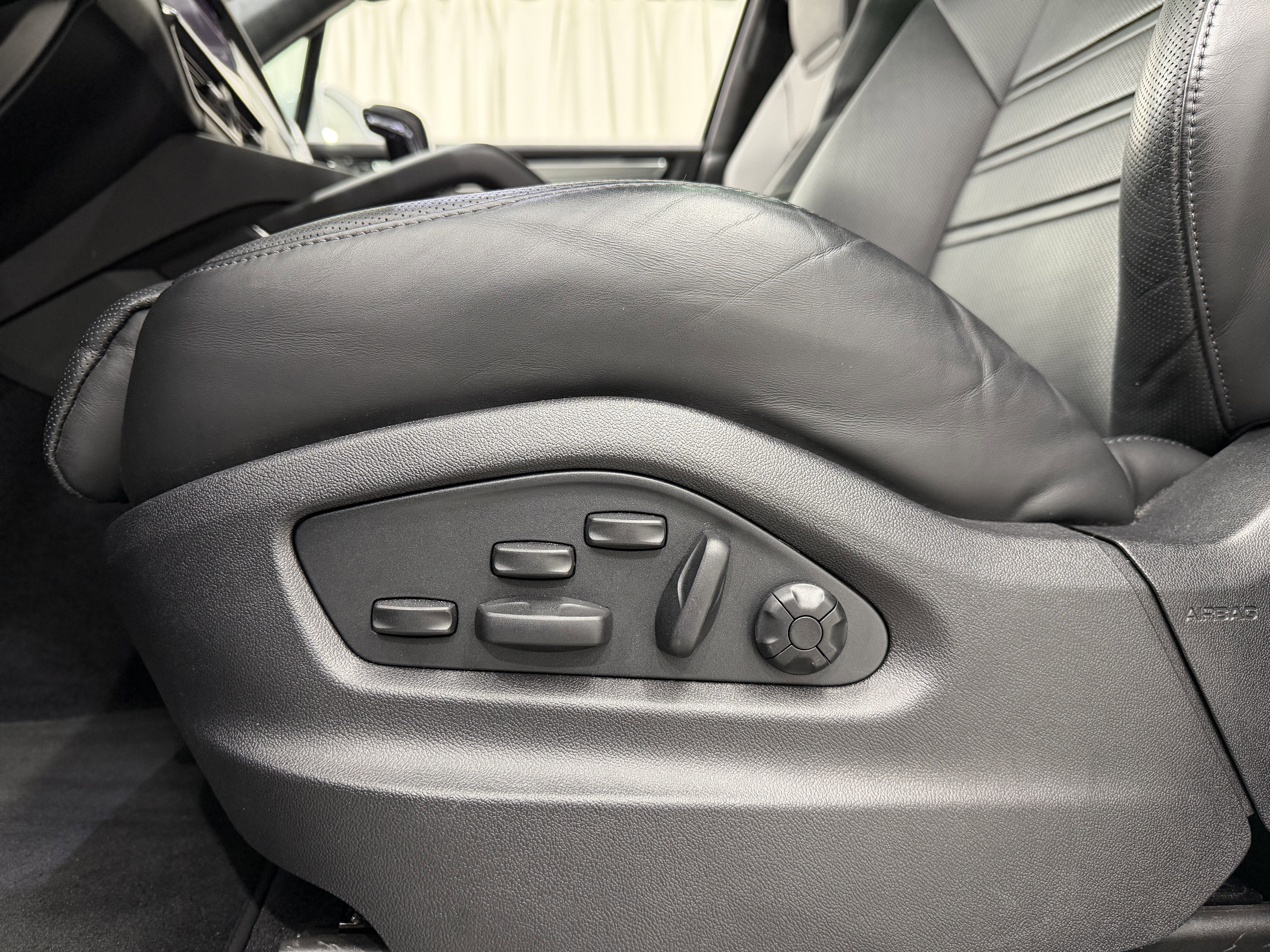 2023 Porsche Cayenne Turbo S E-Hybrid