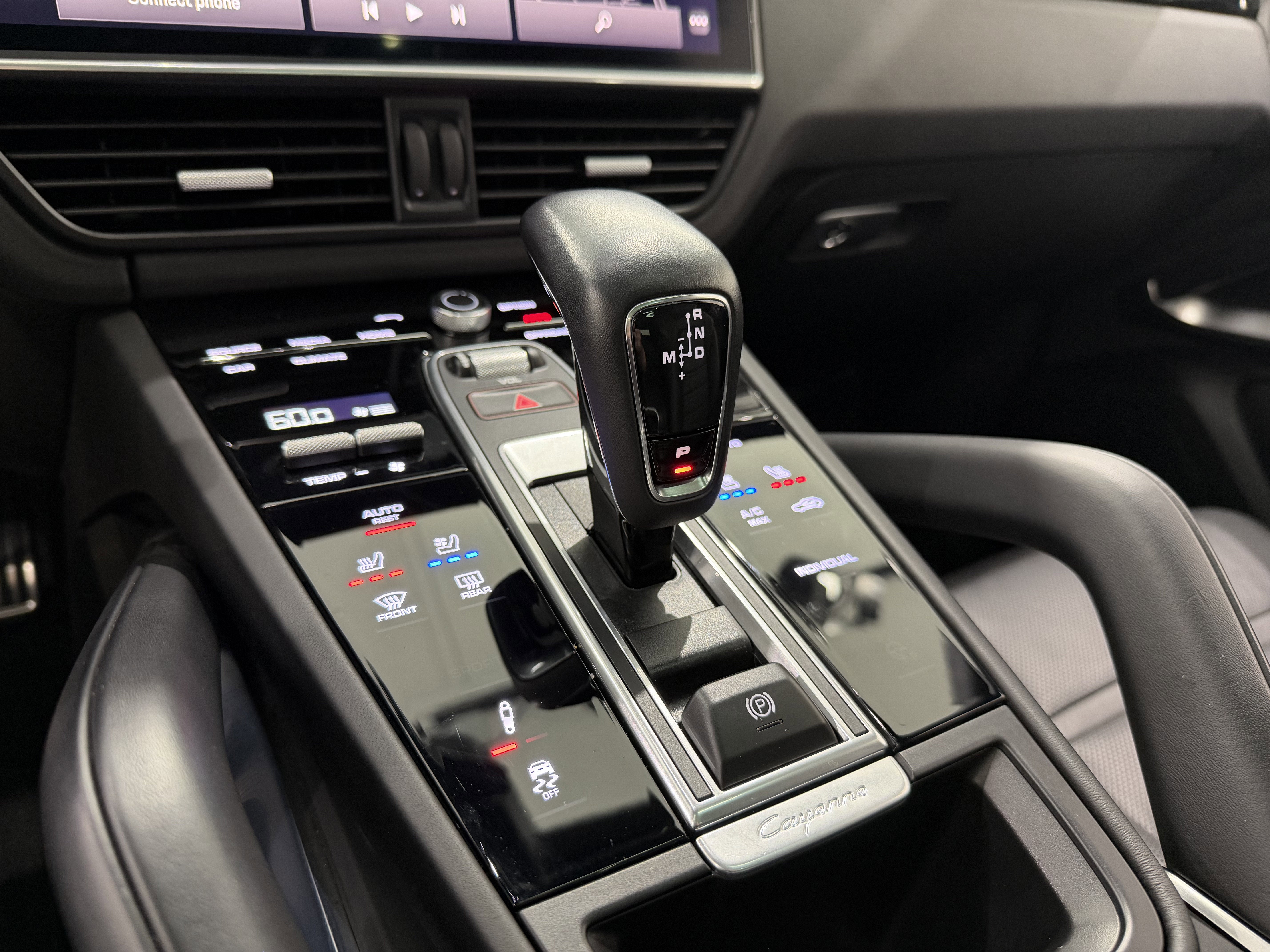 2023 Porsche Cayenne Turbo S E-Hybrid