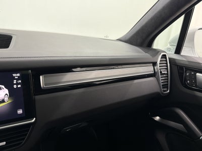 2023 Porsche Cayenne Turbo S E-Hybrid