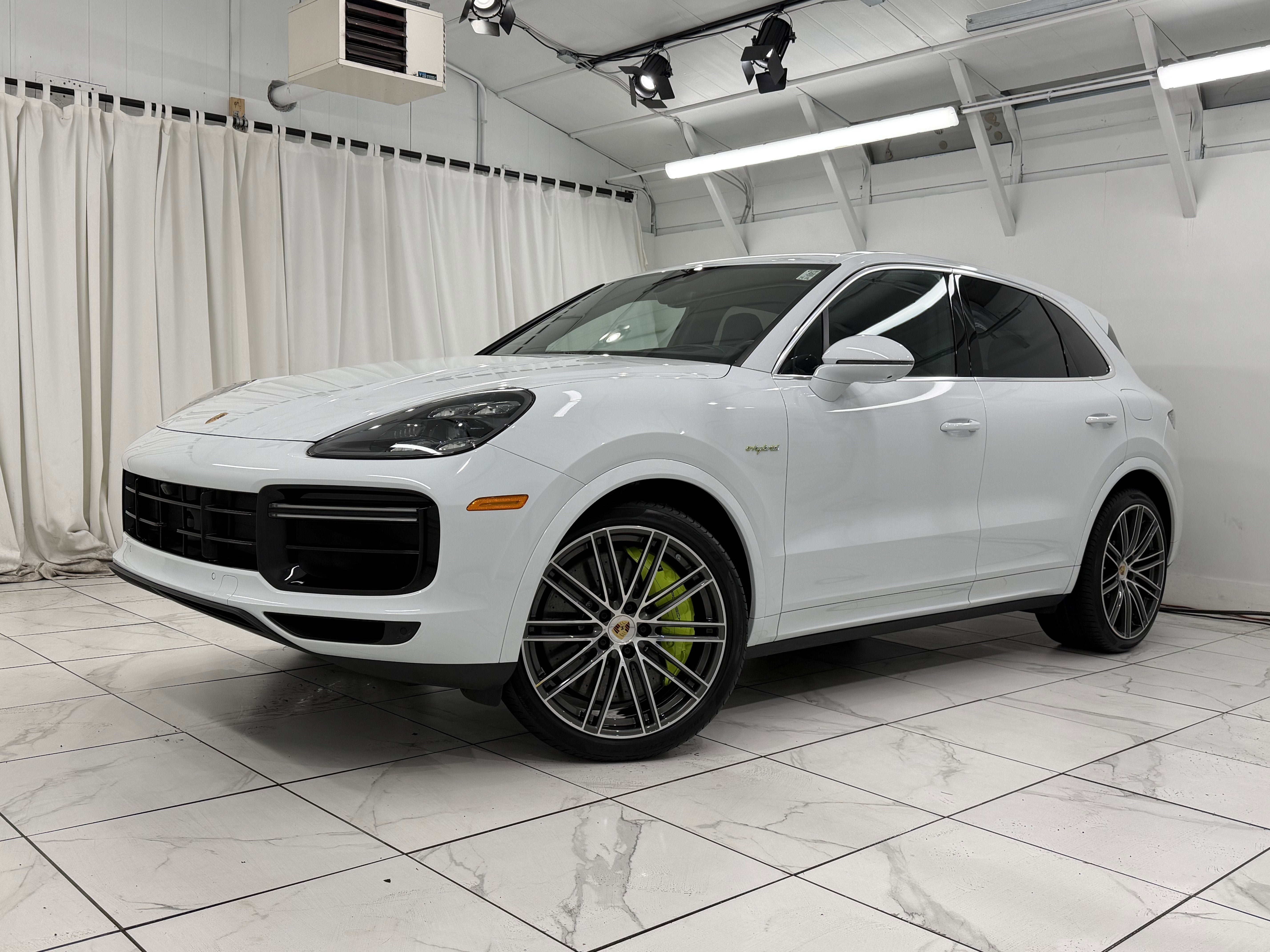 2023 Porsche Cayenne Turbo S E-Hybrid
