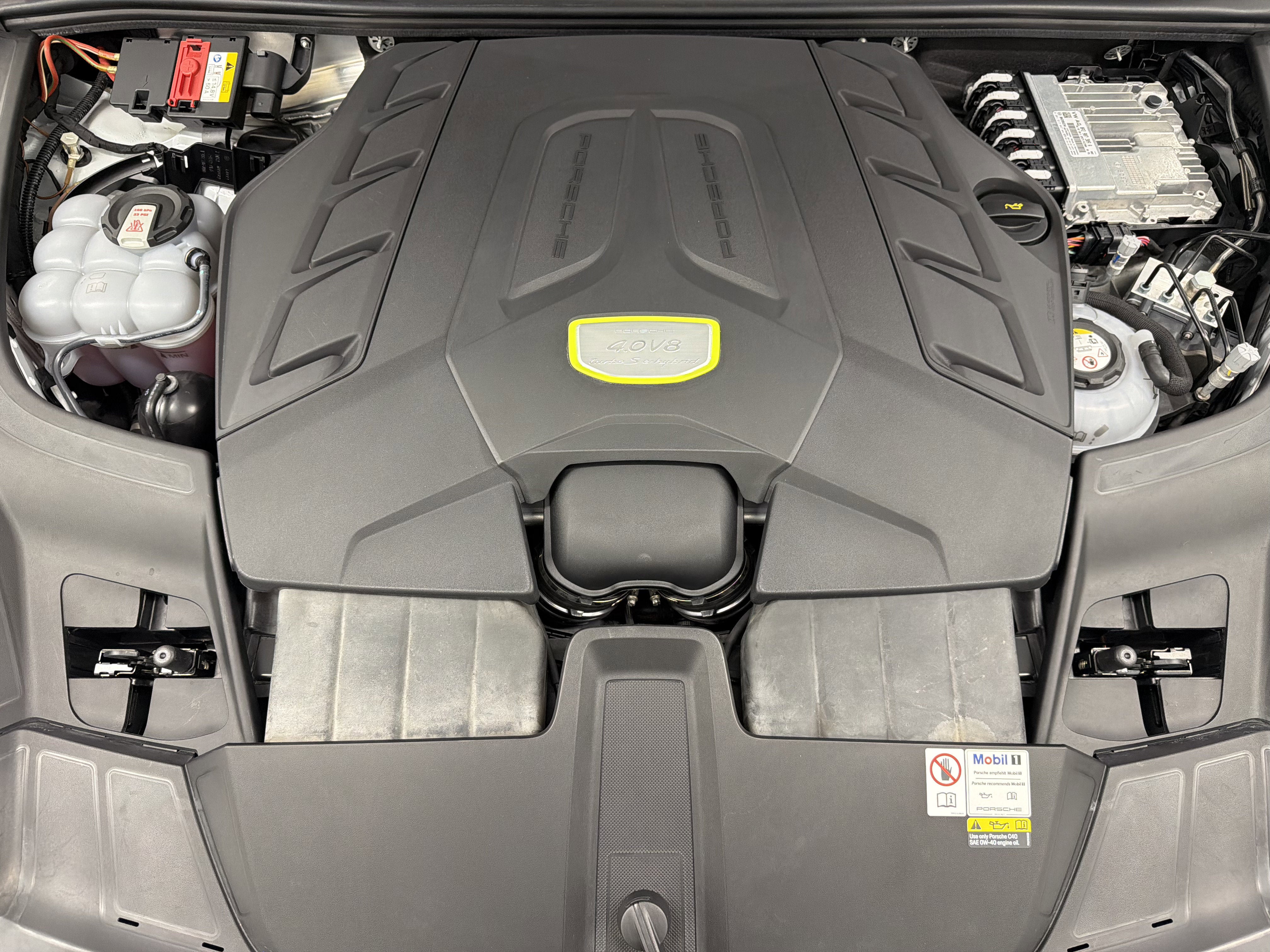 2023 Porsche Cayenne Turbo S E-Hybrid