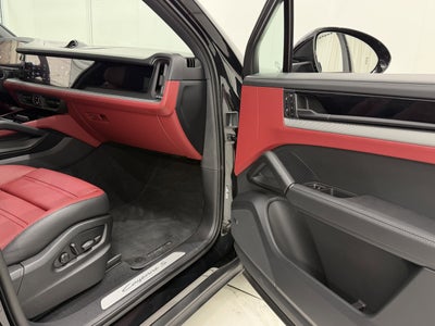 2025 Porsche Cayenne S