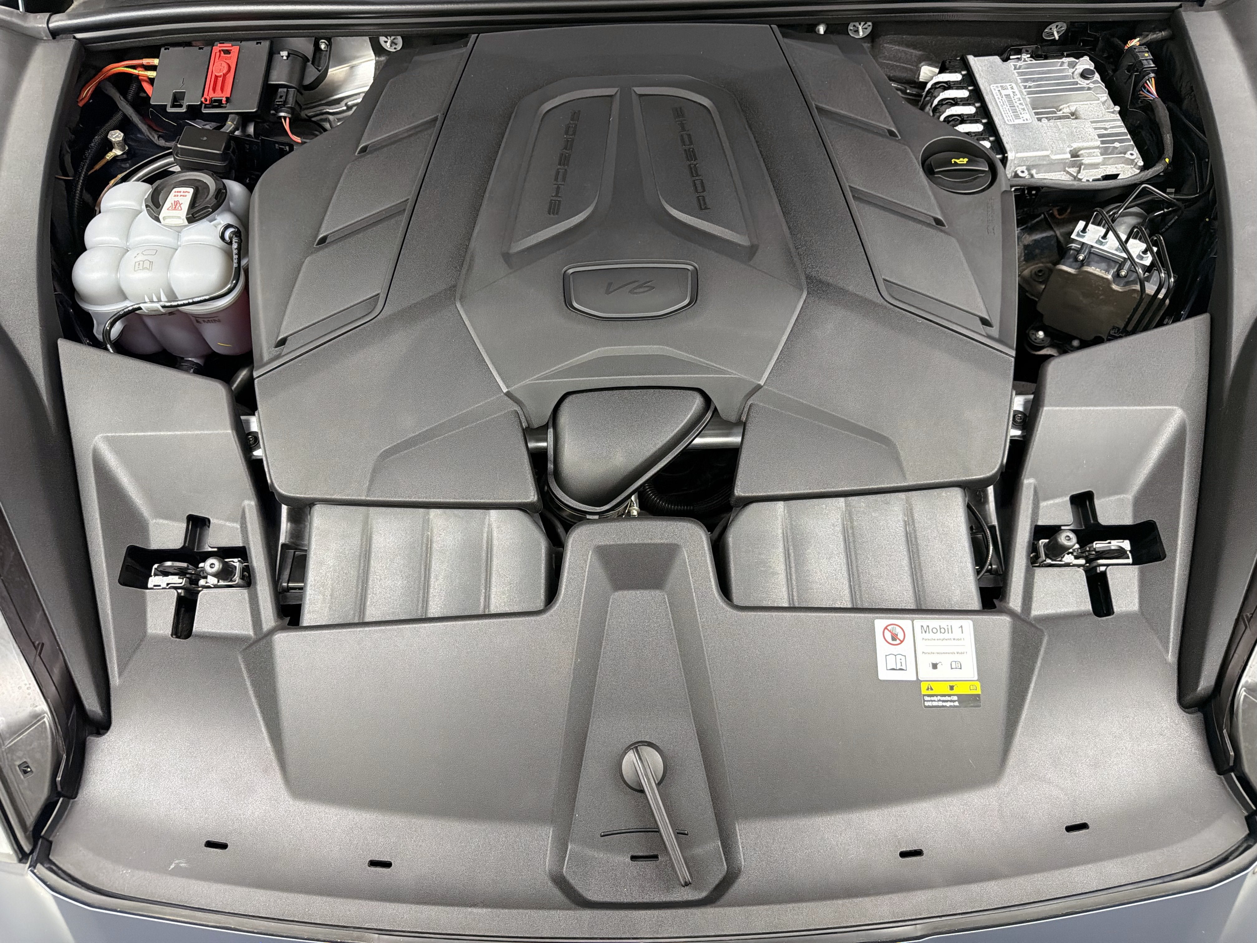 2024 Porsche Cayenne Coupe AWD
