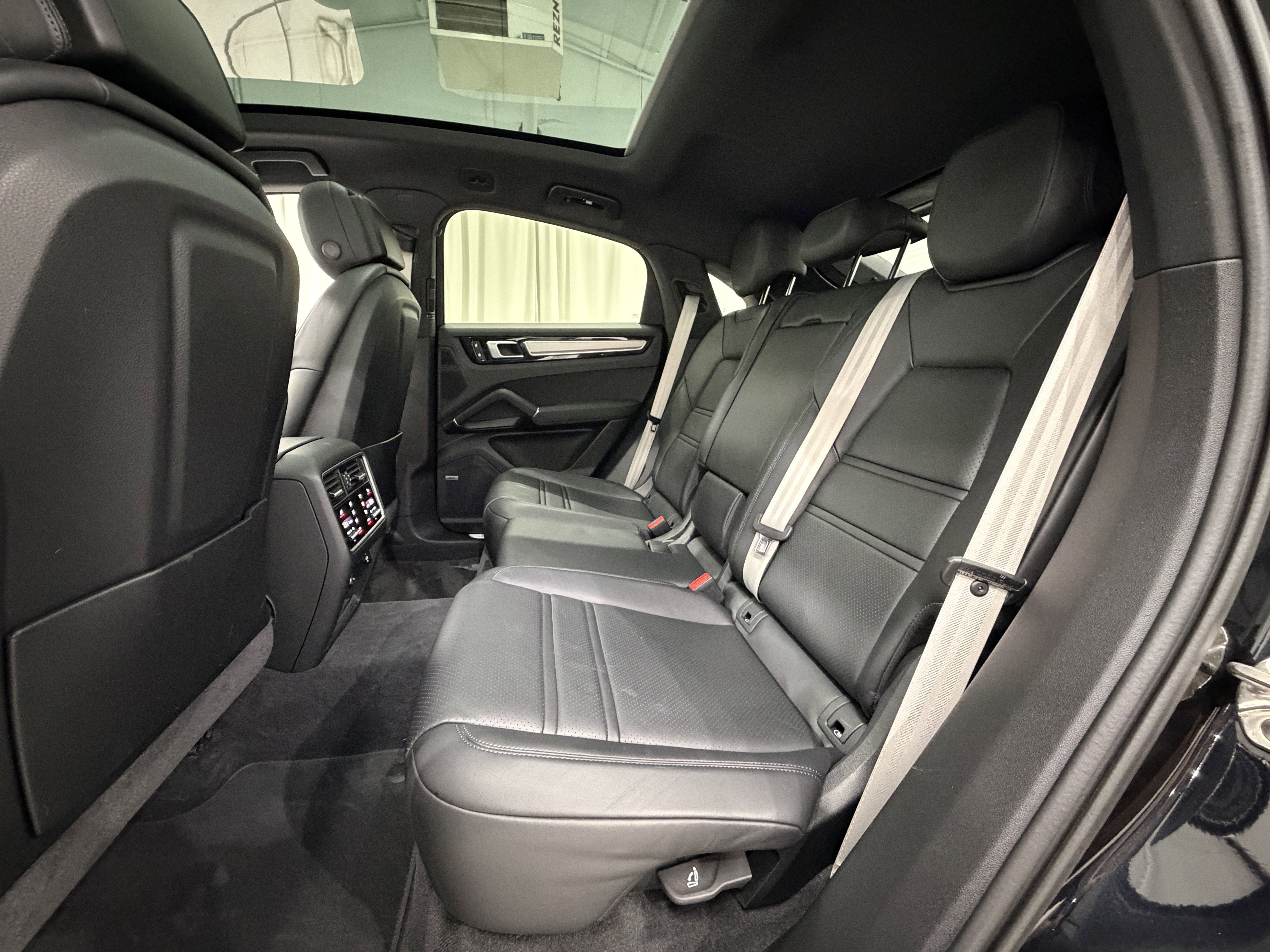 2022 Porsche Cayenne Platinum Edition