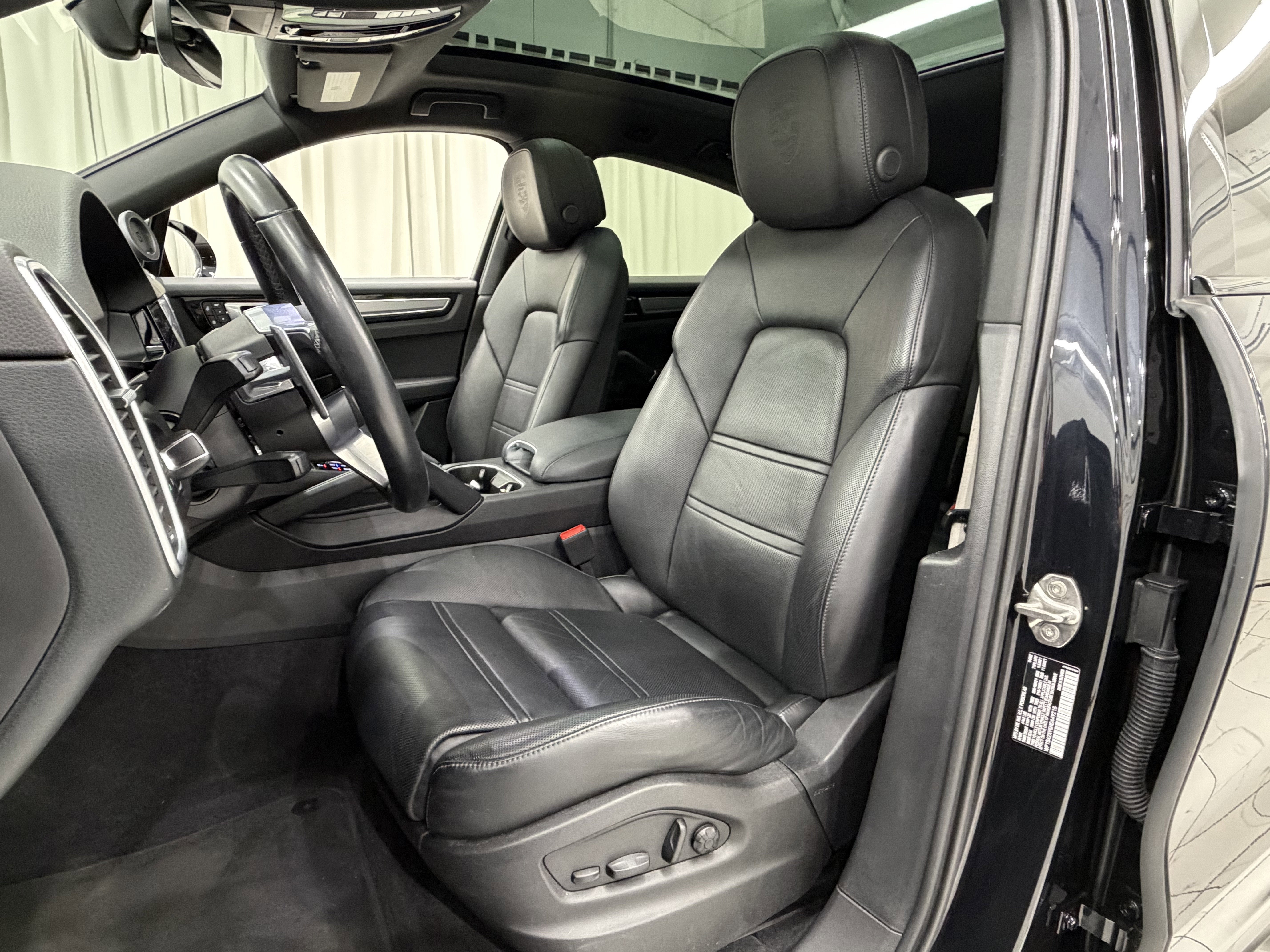 2022 Porsche Cayenne Platinum Edition