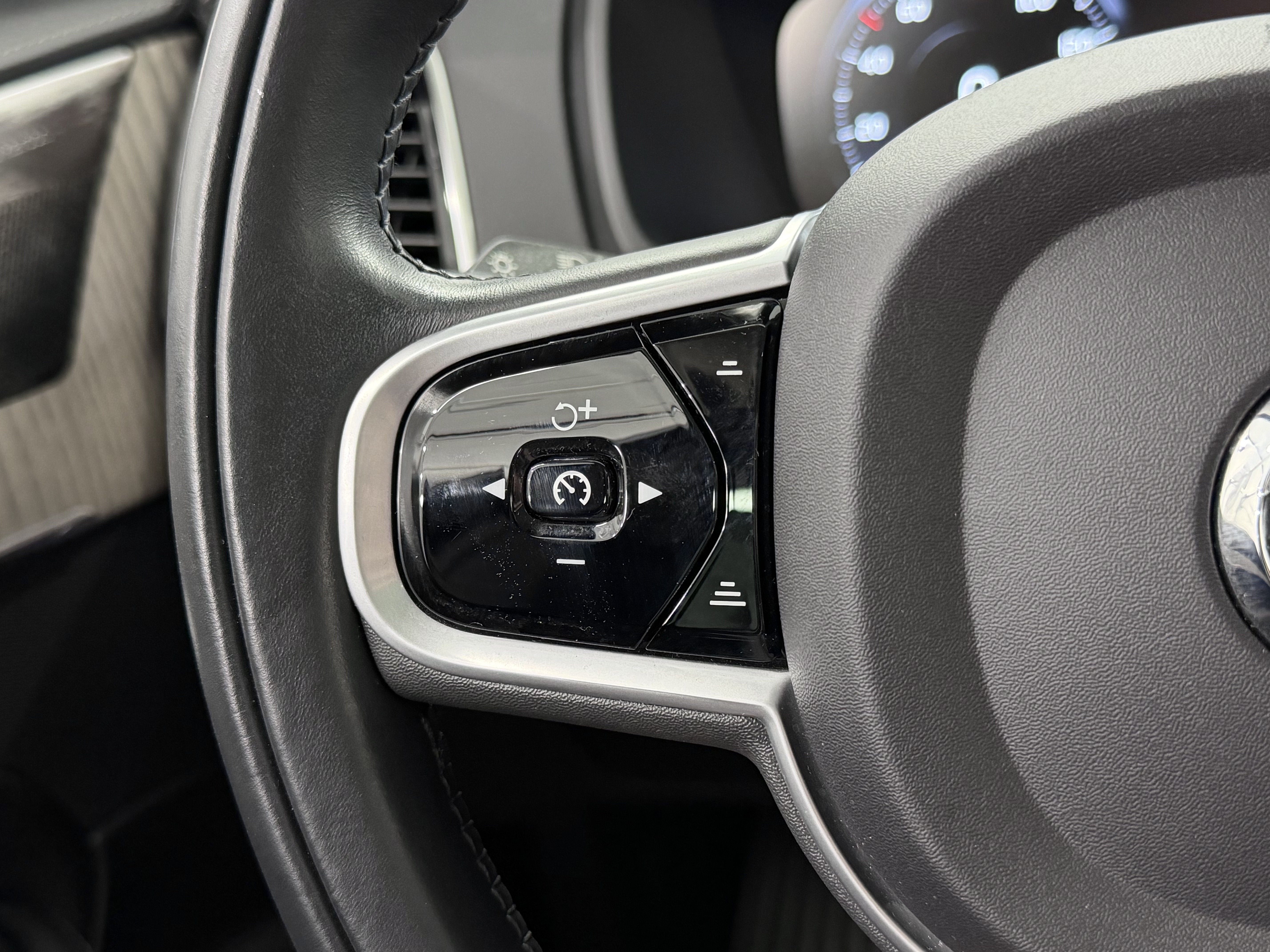 2021 Volvo XC90 T8 Inscription 6 Passenger